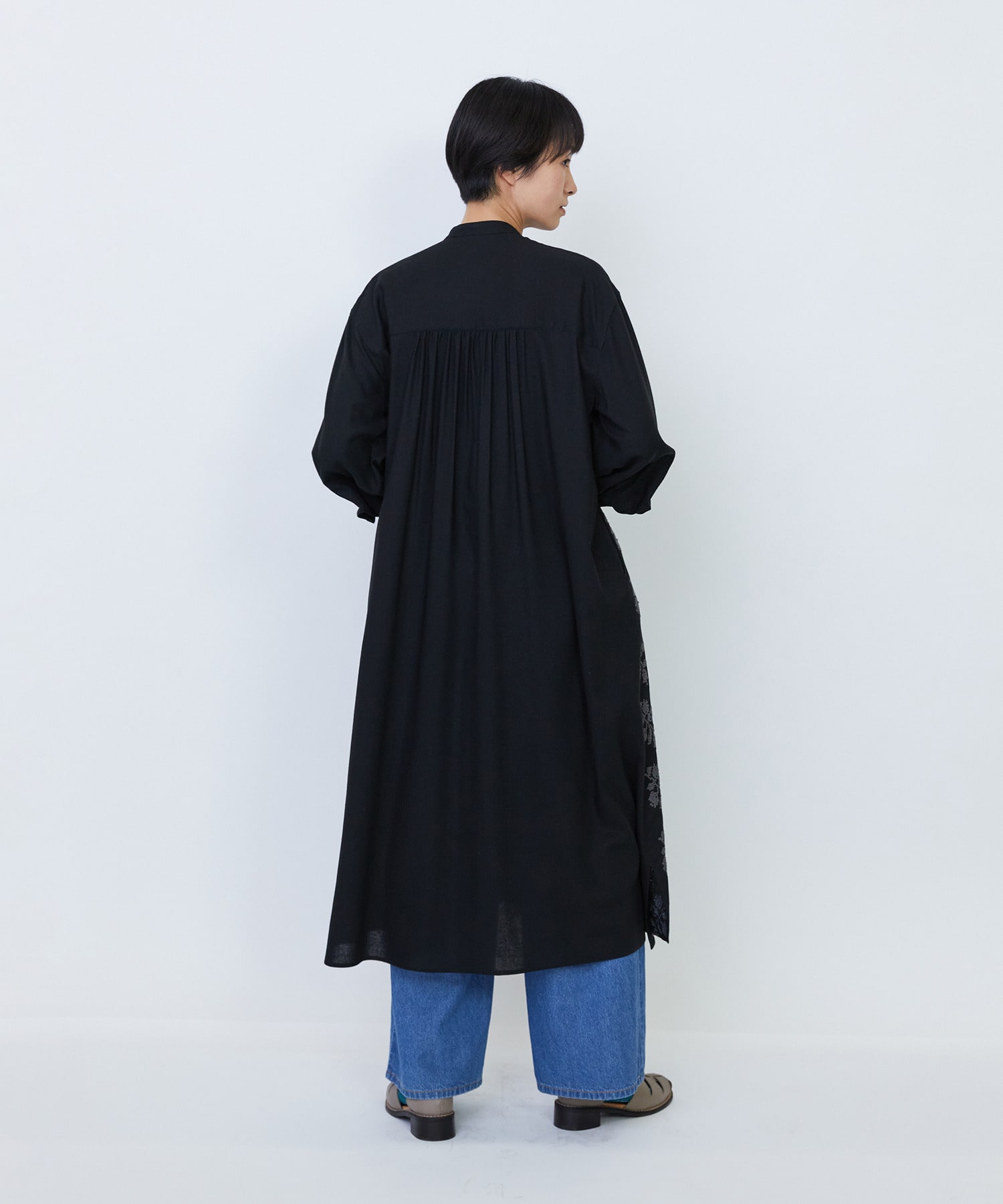 【LOISIR】オリジナル柄刺繍ワンピース 詳細画像 ブラック系その他 3
