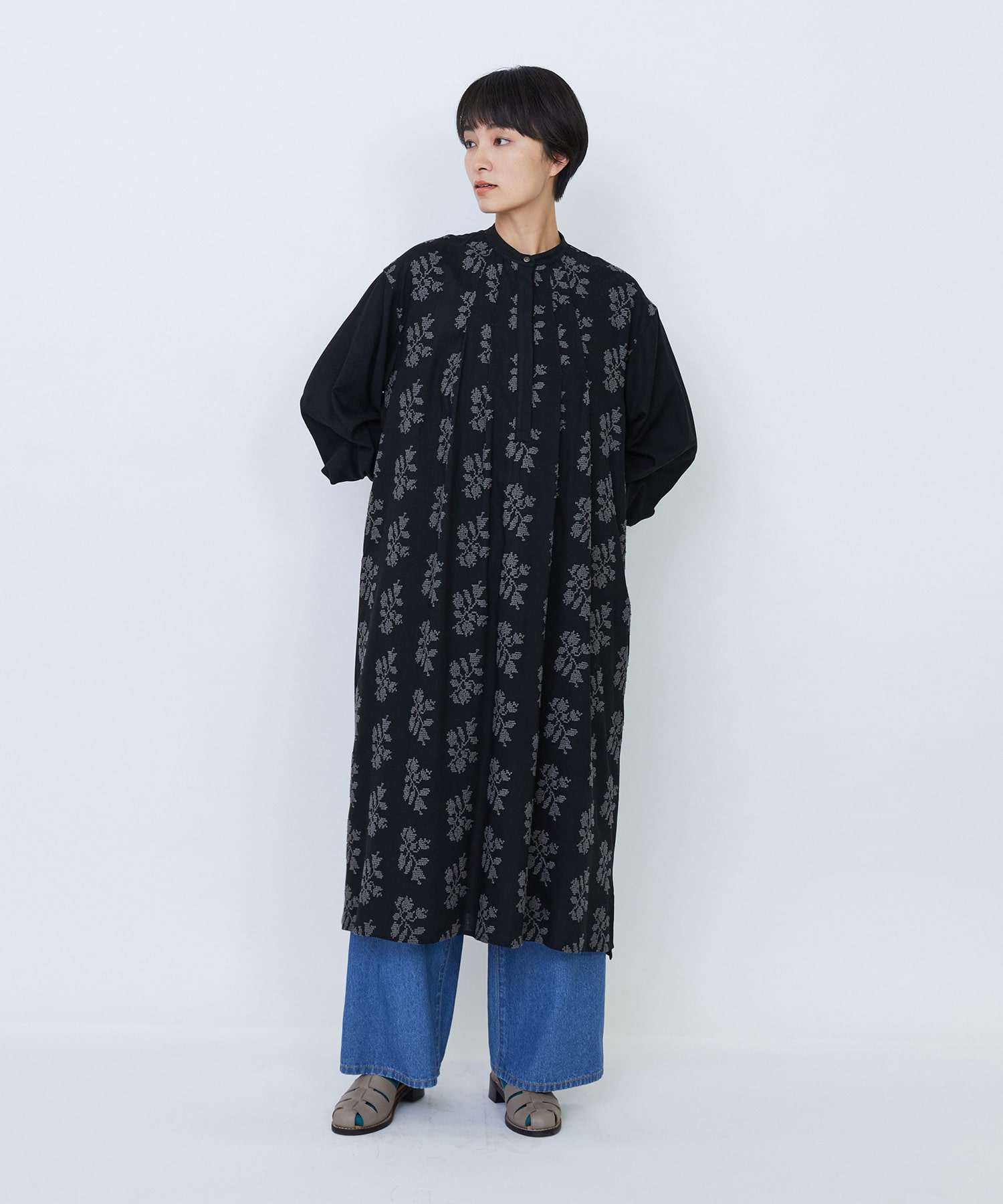 【LOISIR】オリジナル柄刺繍ワンピース 詳細画像 ブラック系その他 1