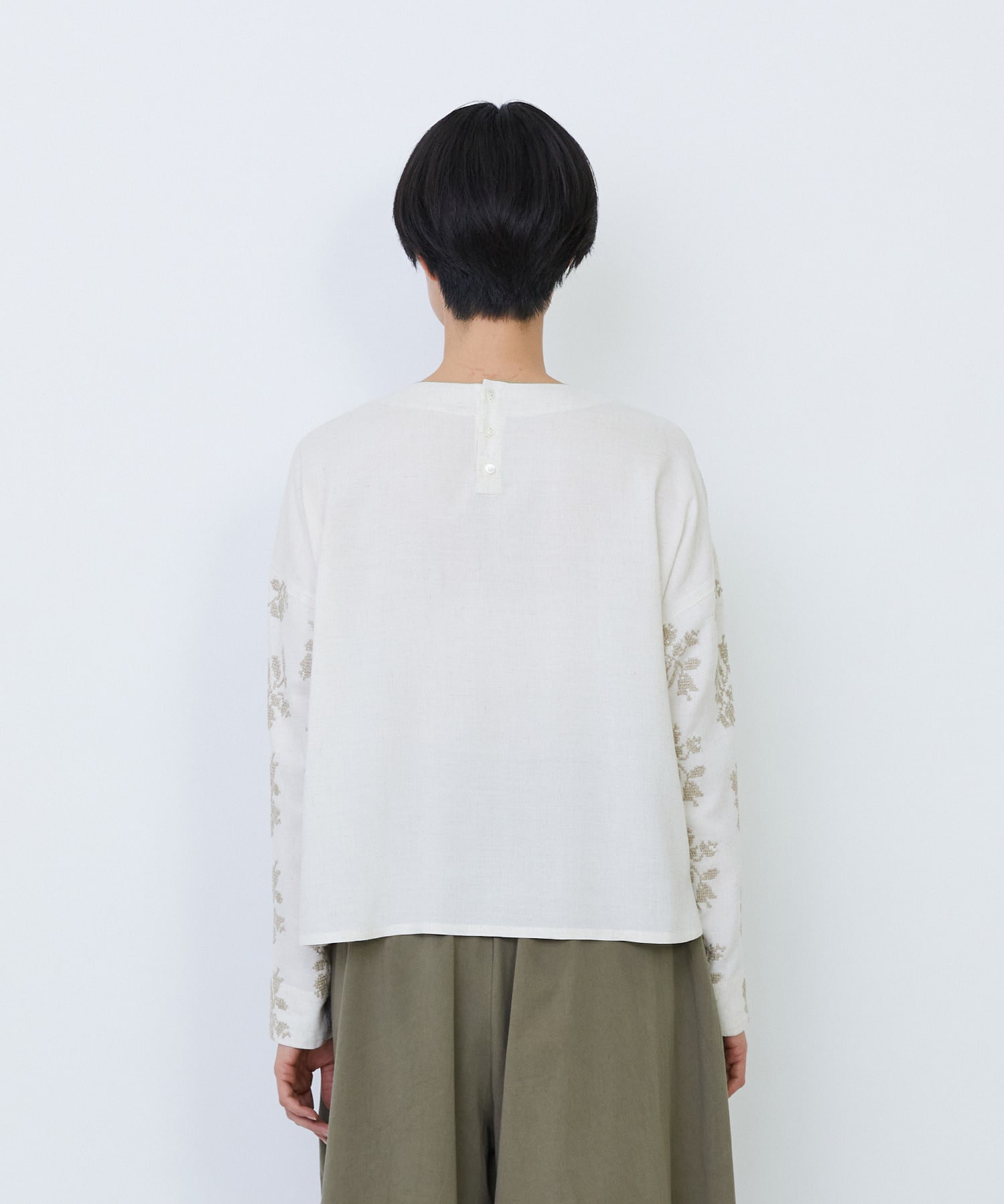 【LOISIR】オリジナル柄刺繍ボクシーブラウス 詳細画像 ブラック系その他 12