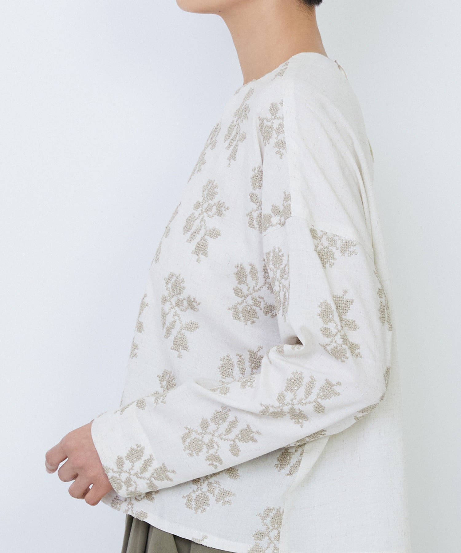 【LOISIR】オリジナル柄刺繍ボクシーブラウス 詳細画像 ブラック系その他 15