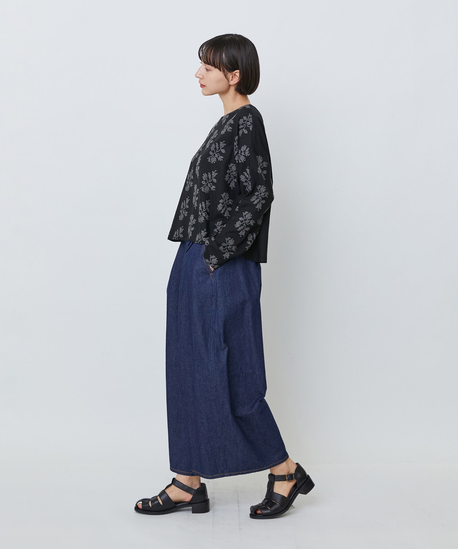 【LOISIR】オリジナル柄刺繍ボクシーブラウス 詳細画像 ブラック系その他 2