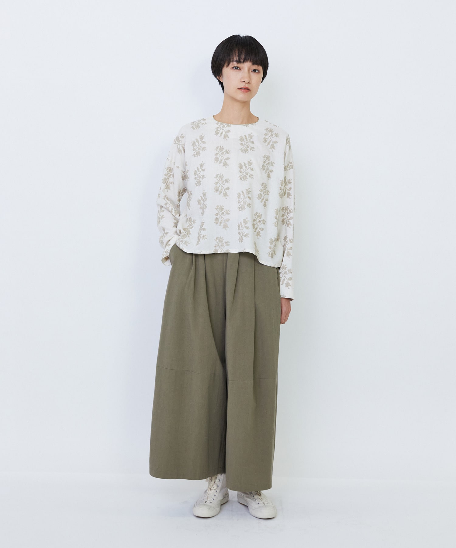 【LOISIR】オリジナル柄刺繍ボクシーブラウス 詳細画像 ブラック系その他 4