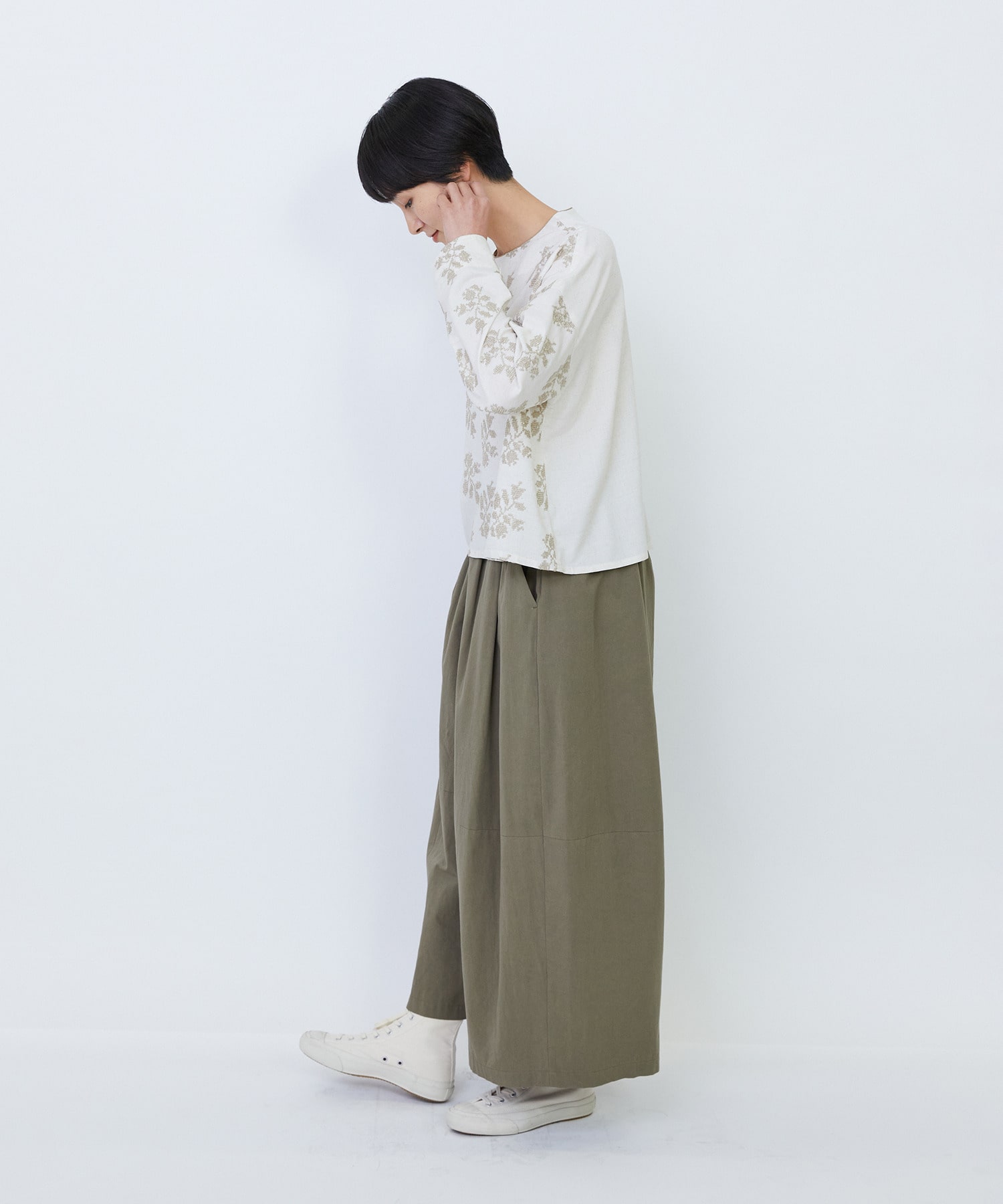 【LOISIR】オリジナル柄刺繍ボクシーブラウス 詳細画像 ブラック系その他 5