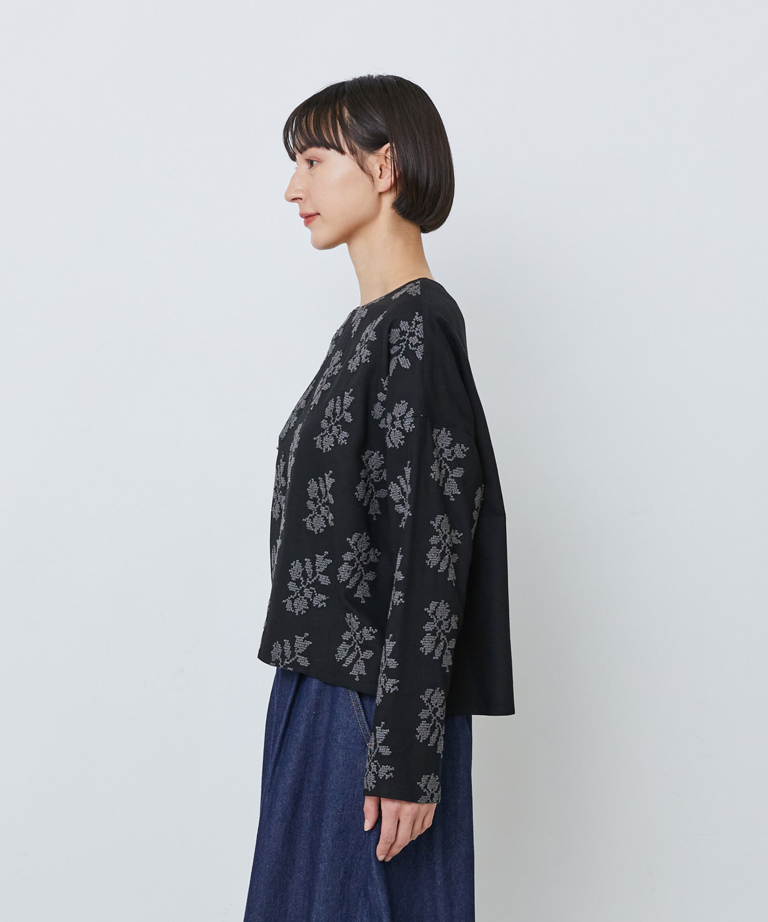 【LOISIR】オリジナル柄刺繍ボクシーブラウス 詳細画像 ブラック系その他 8