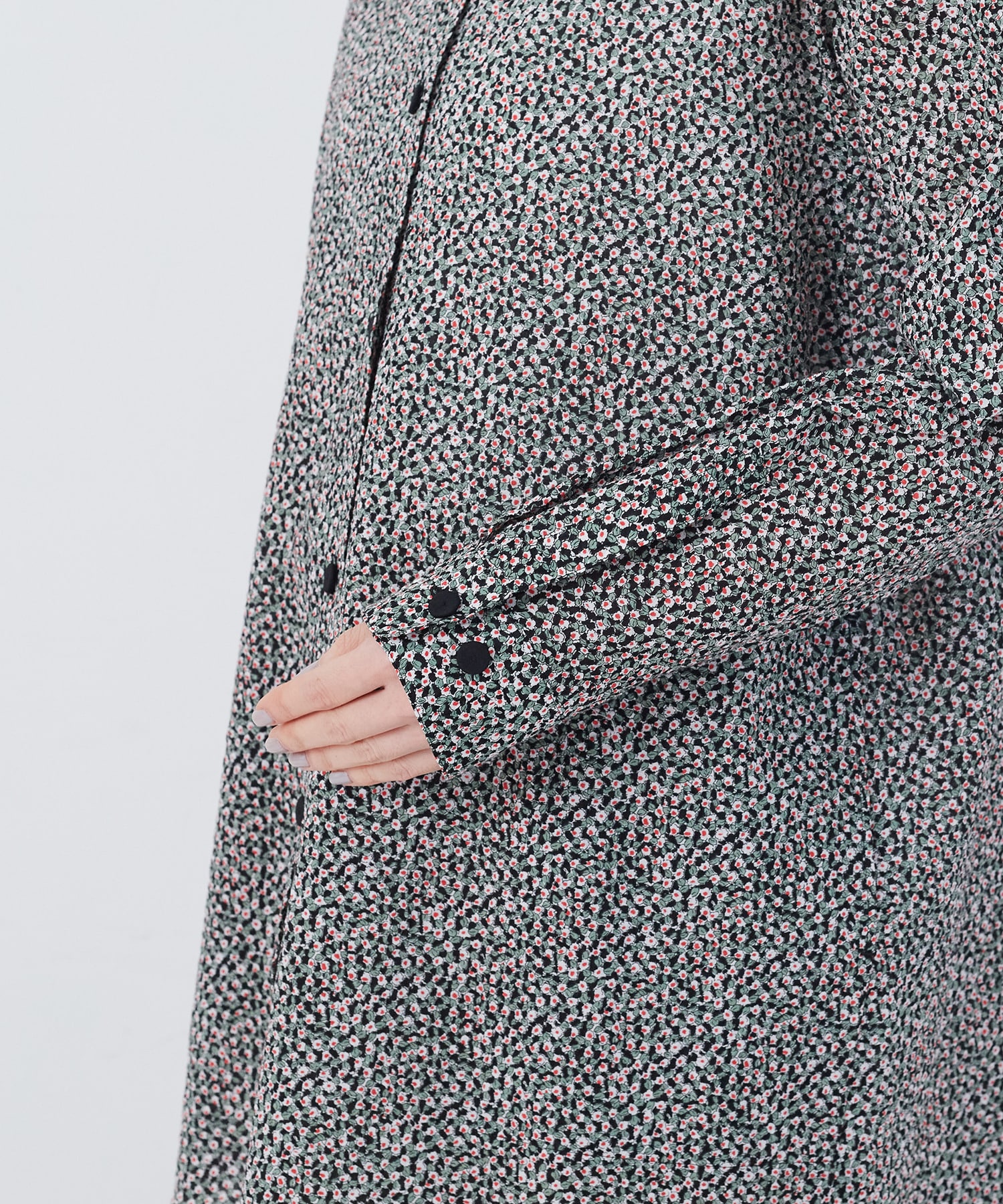 【congés payés】フラワープリントポケット付きシャツ 詳細画像 ブラック系その他 11