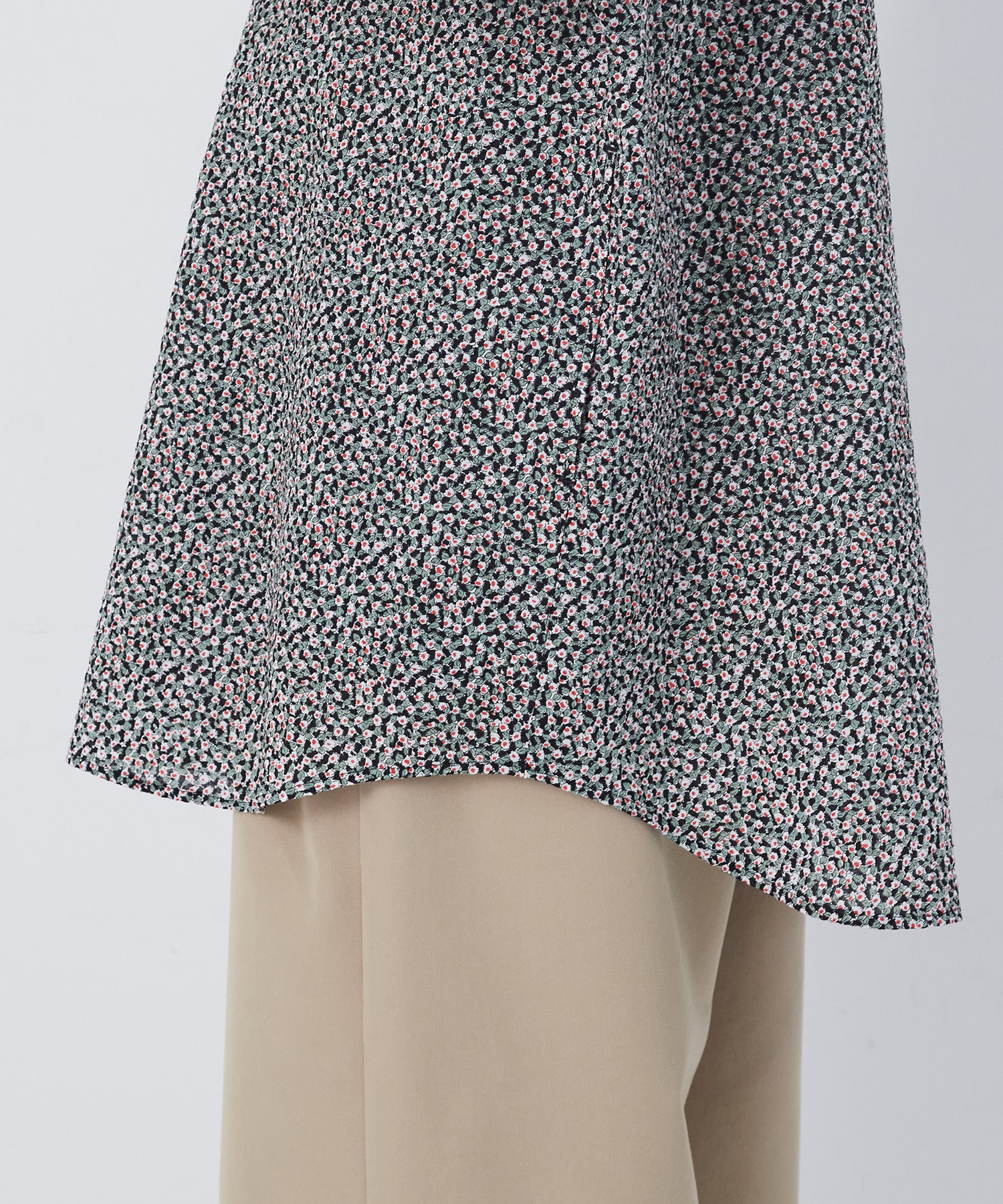 【congés payés】フラワープリントポケット付きシャツ 詳細画像 ブラック系その他 13