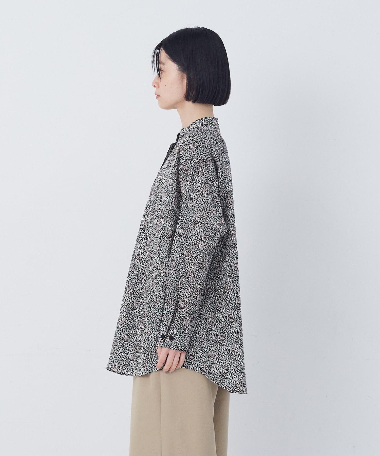 【congés payés】フラワープリントポケット付きシャツ 詳細画像 ブラック系その他 7