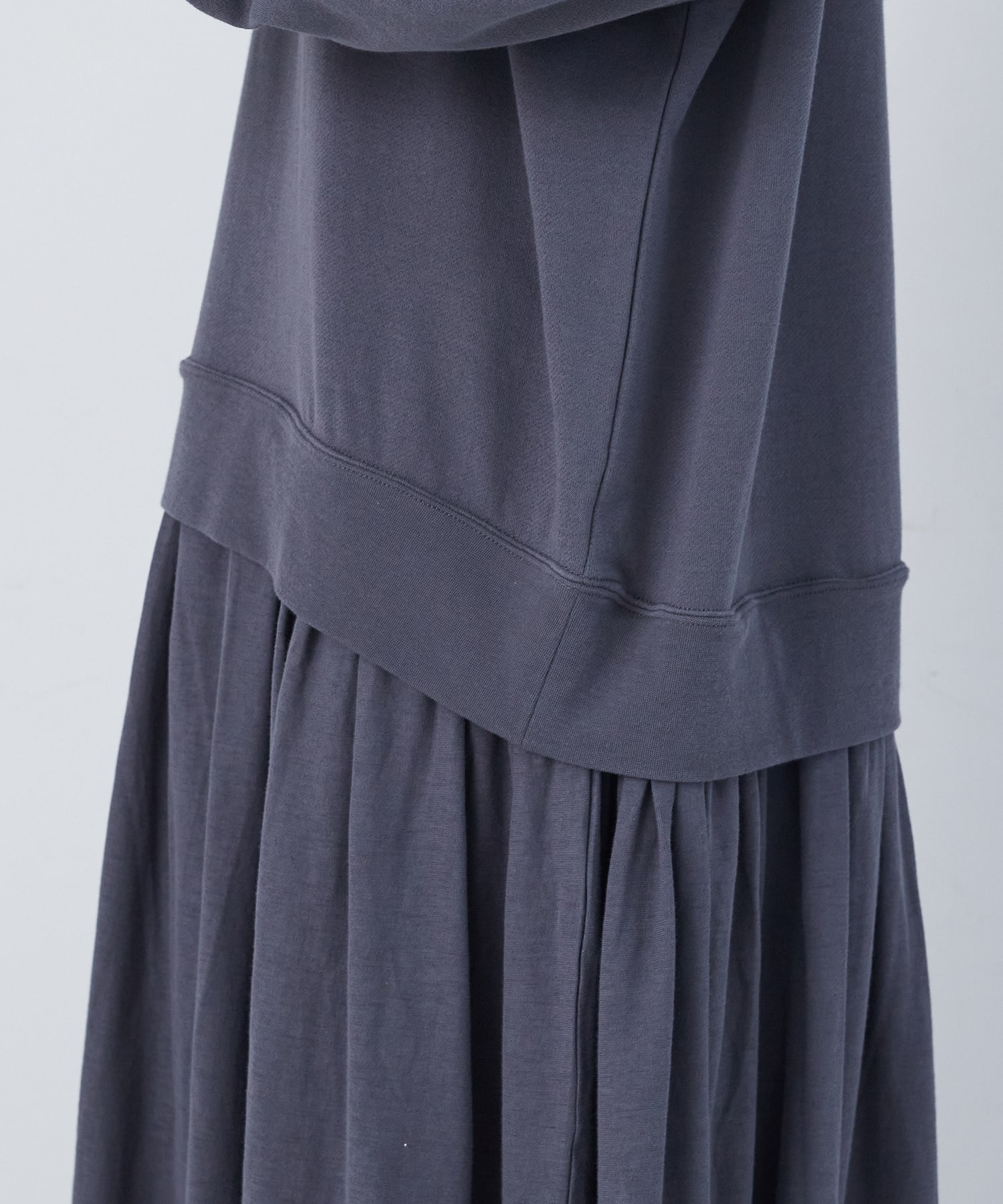 【congés payés】ジャージコンビワンピース 詳細画像 チャコールグレー 18