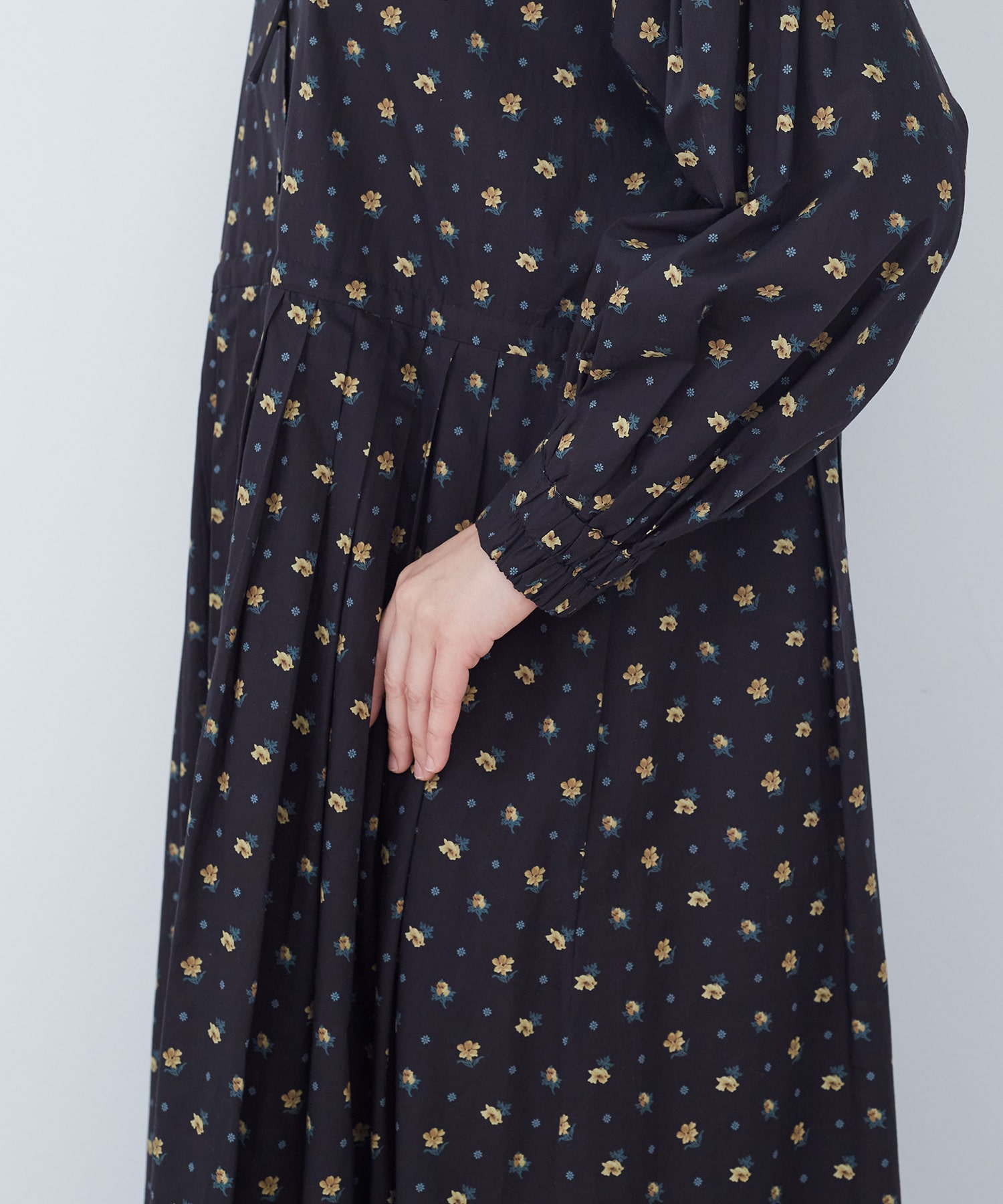 【ADIEU TRISTESSE】kazumiさんコラボ　リバティプリントワンピース 詳細画像 ブラック系その他 18