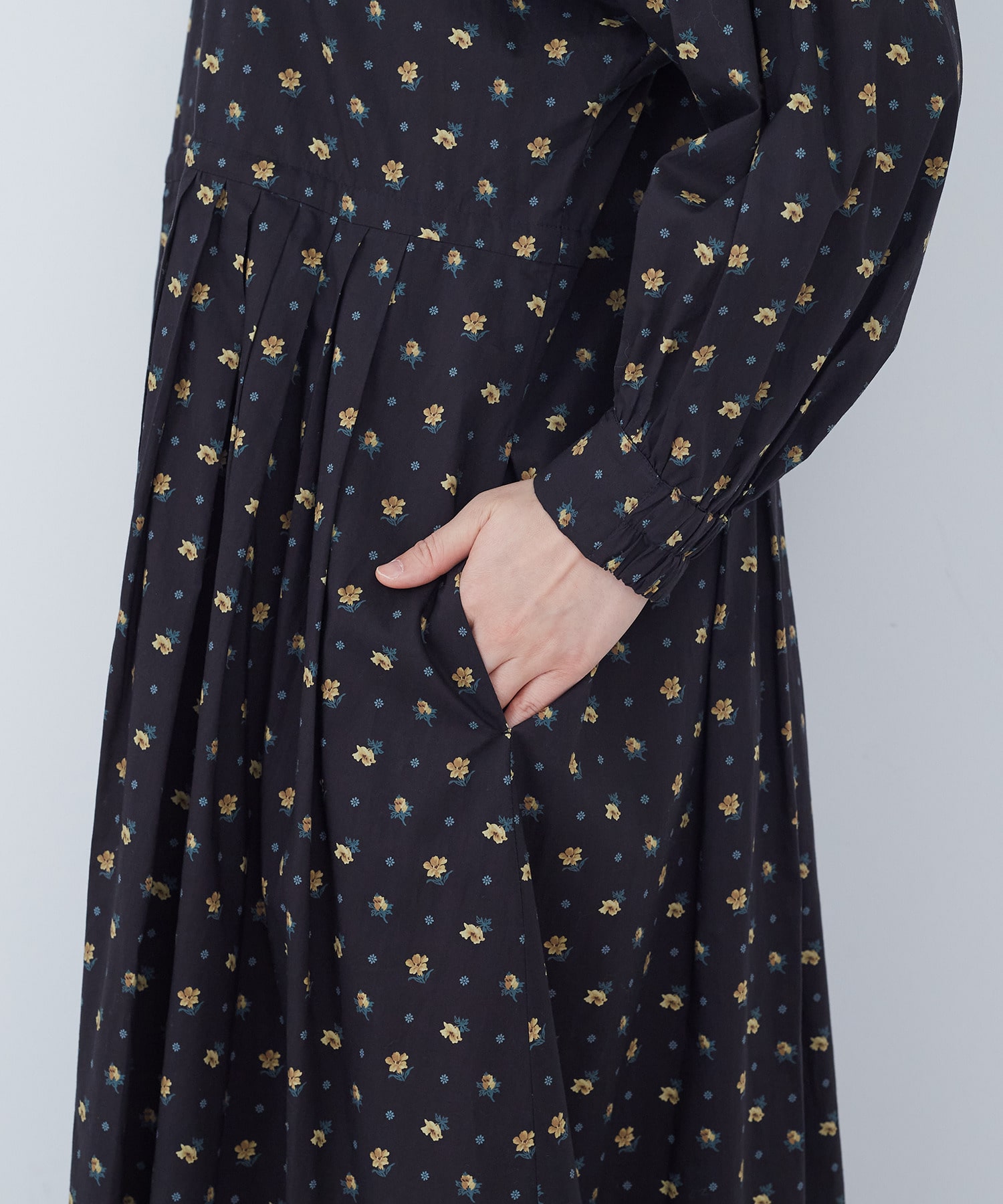 【ADIEU TRISTESSE】kazumiさんコラボ　リバティプリントワンピース 詳細画像 ブラック系その他 19