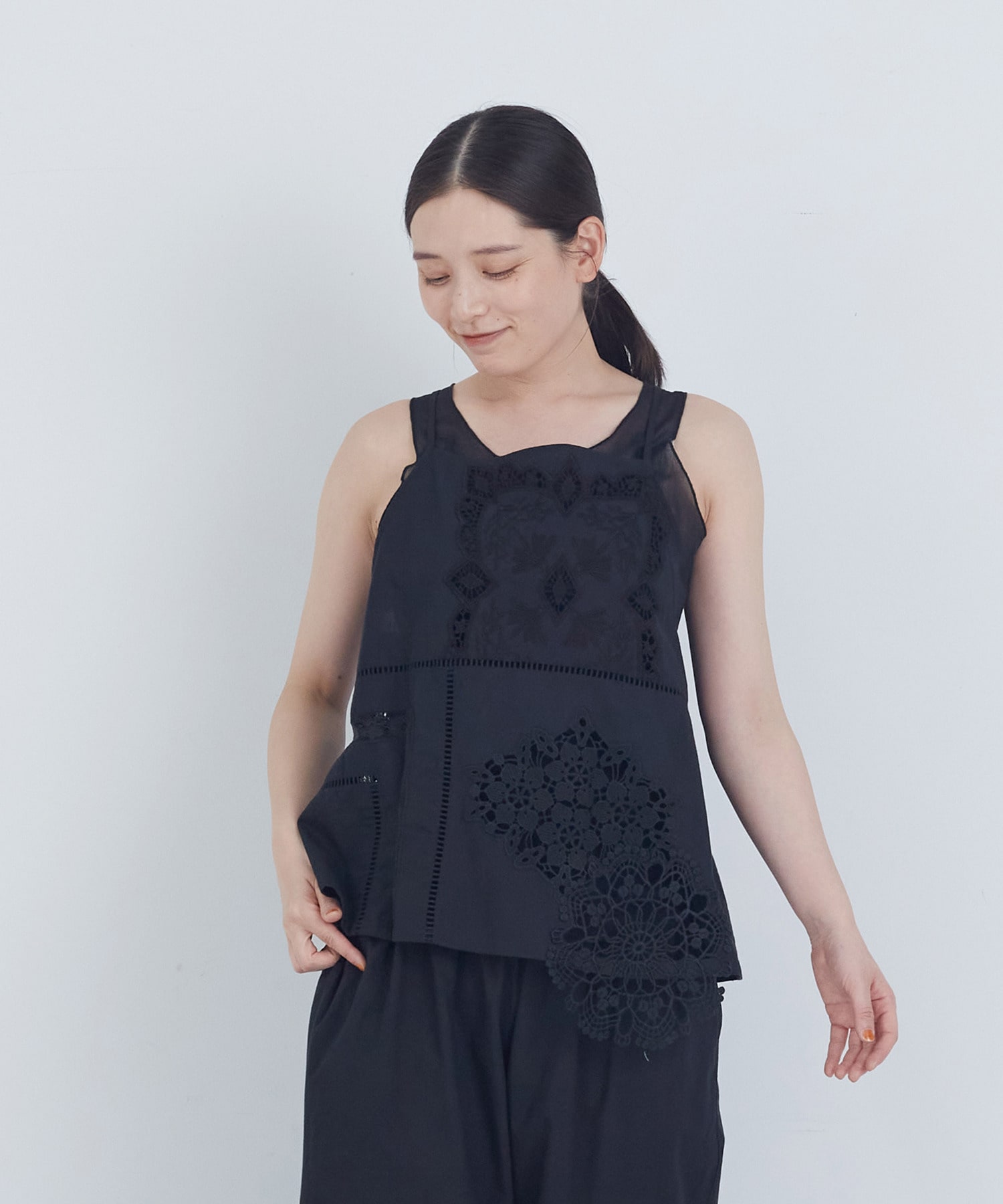 【ADIEU TRISTESSE】ポプリン刺繍キャミソール 詳細画像 ブラック 1