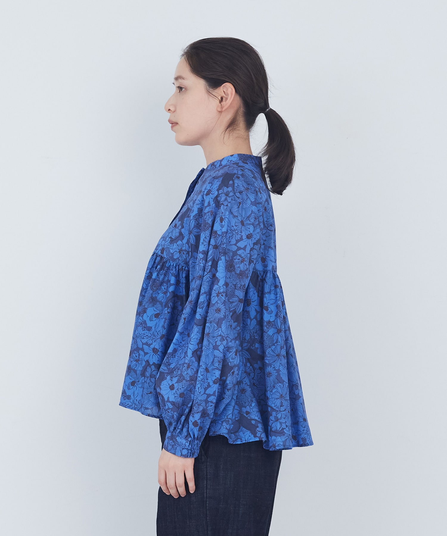 【ADIEU TRISTESSE】kazumiさんコラボ　リバティプリントブラウス 詳細画像 ブラック系その他 10