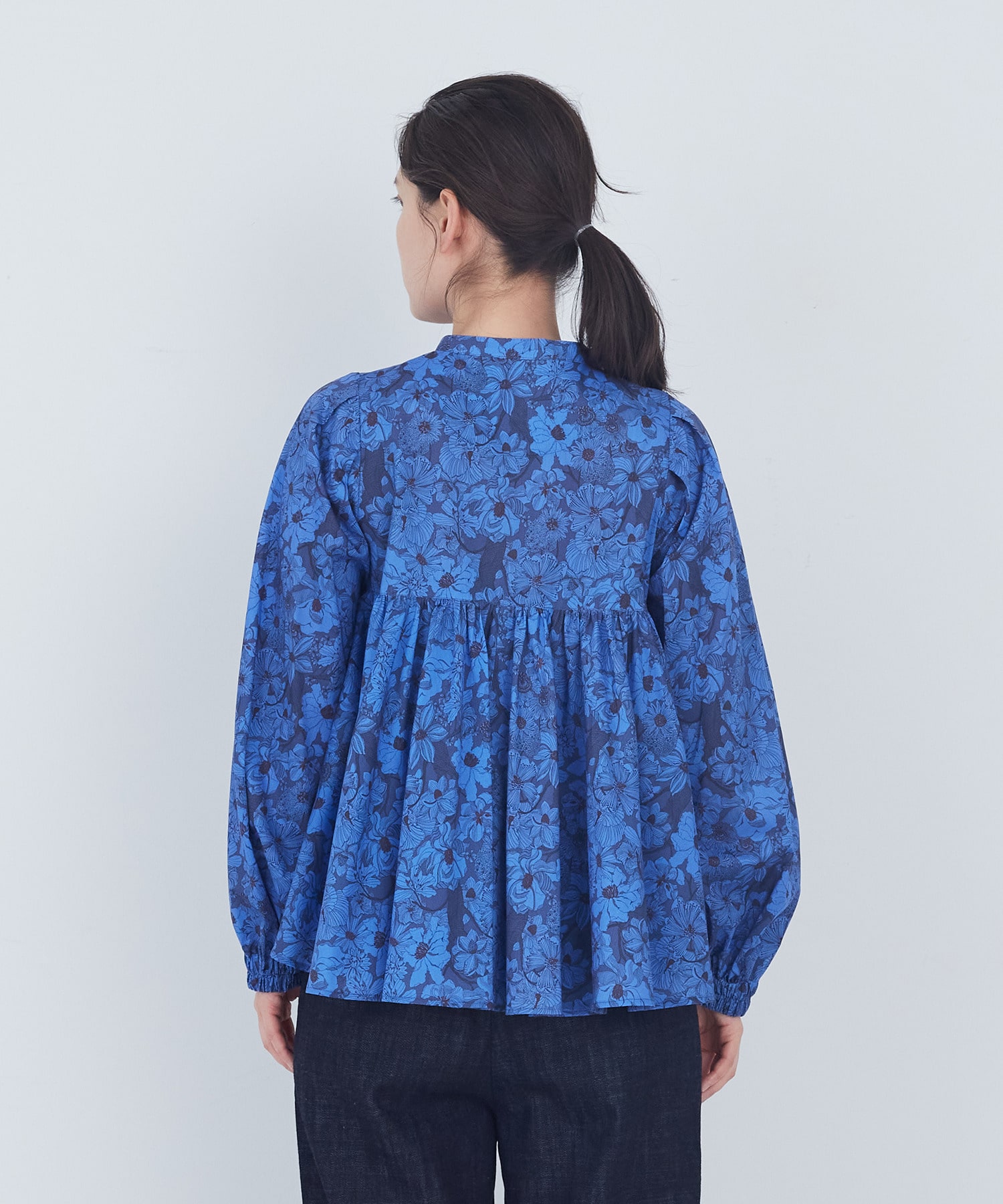 【ADIEU TRISTESSE】kazumiさんコラボ　リバティプリントブラウス 詳細画像 ブラック系その他 11