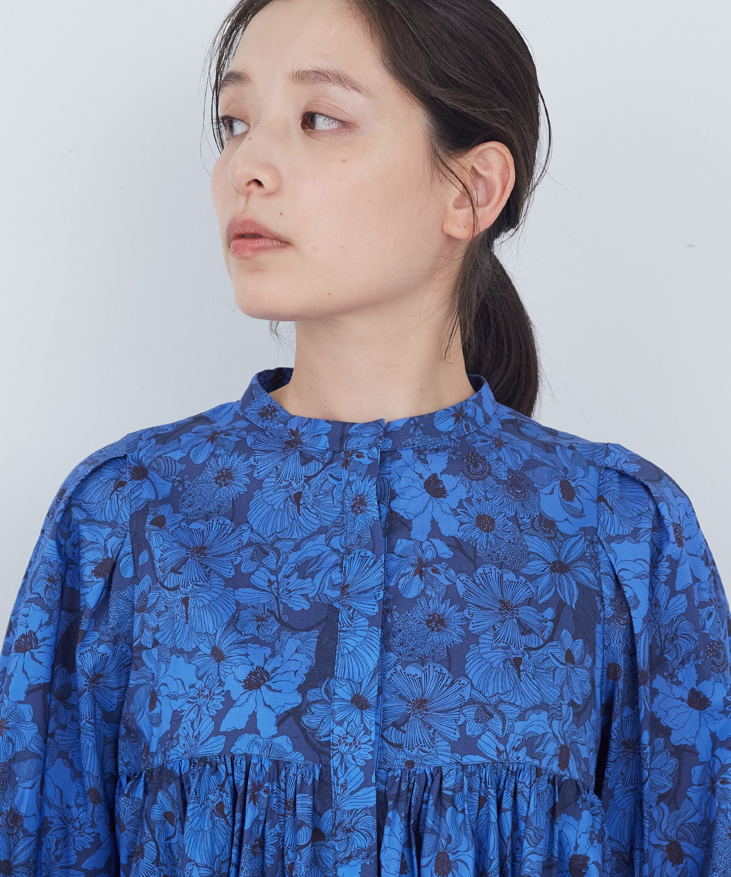 【ADIEU TRISTESSE】kazumiさんコラボ　リバティプリントブラウス 詳細画像 ブラック系その他 12