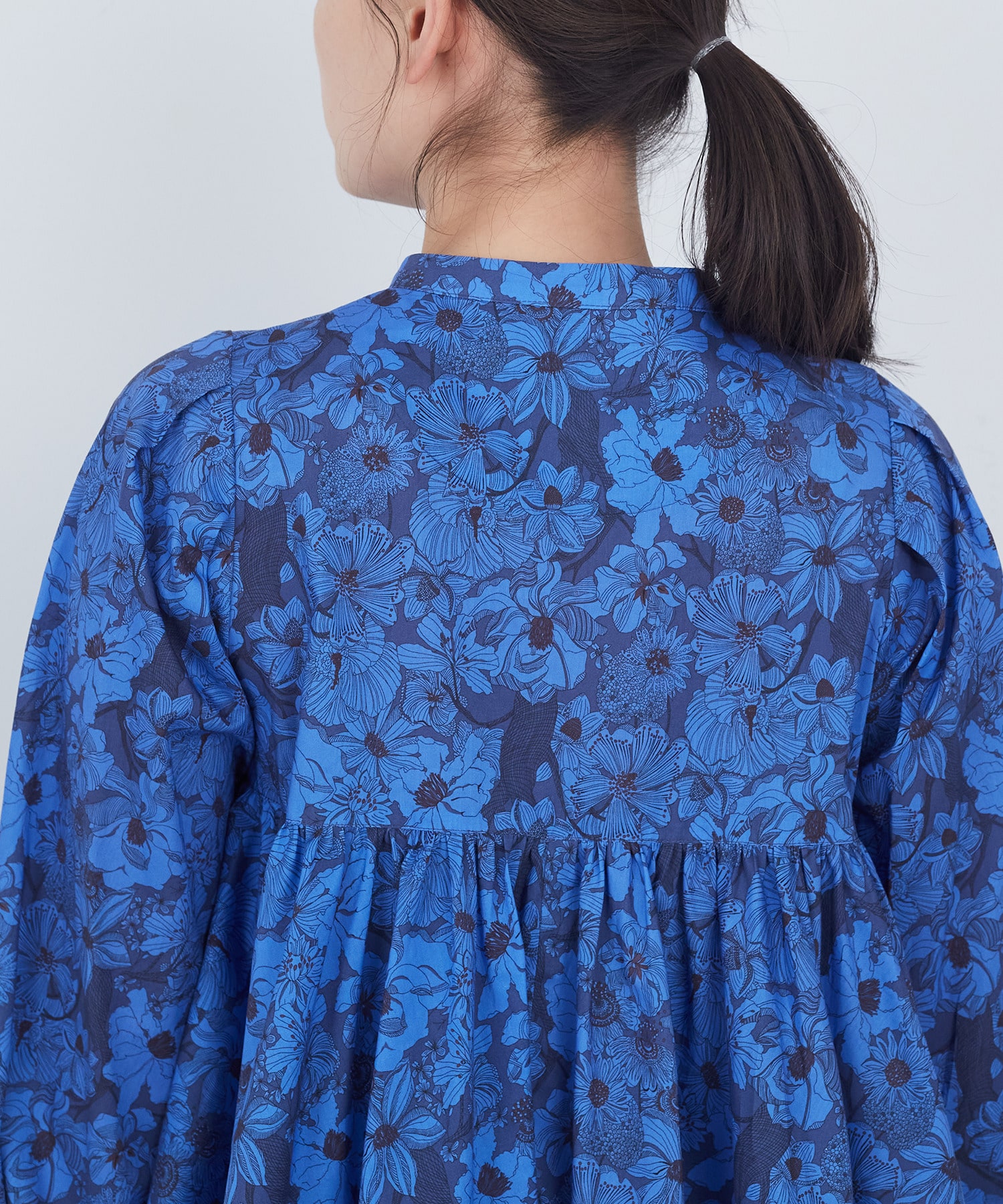 【ADIEU TRISTESSE】kazumiさんコラボ　リバティプリントブラウス 詳細画像 ブラック系その他 13