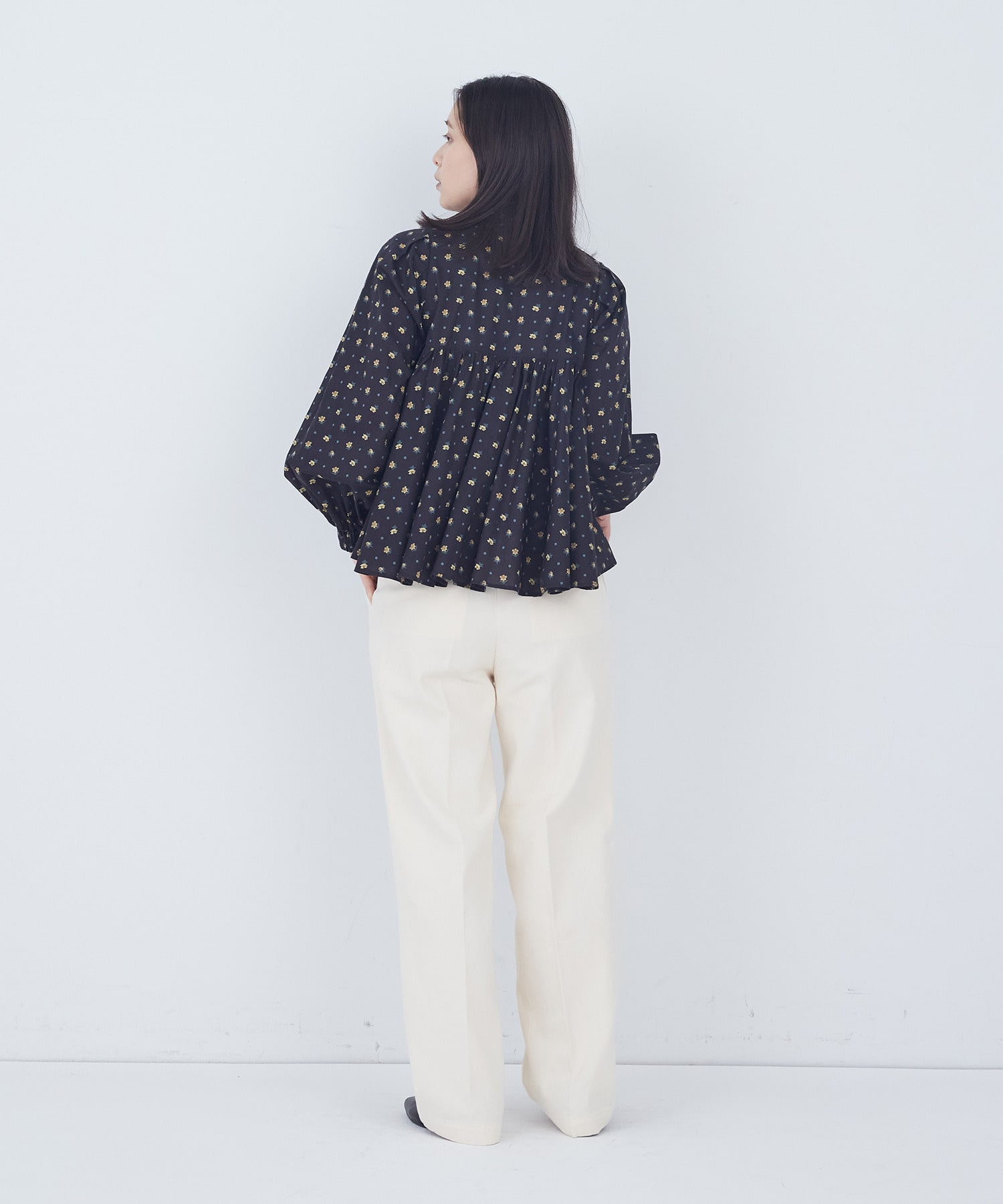 【ADIEU TRISTESSE】kazumiさんコラボ　リバティプリントブラウス 詳細画像 ブラック系その他 3