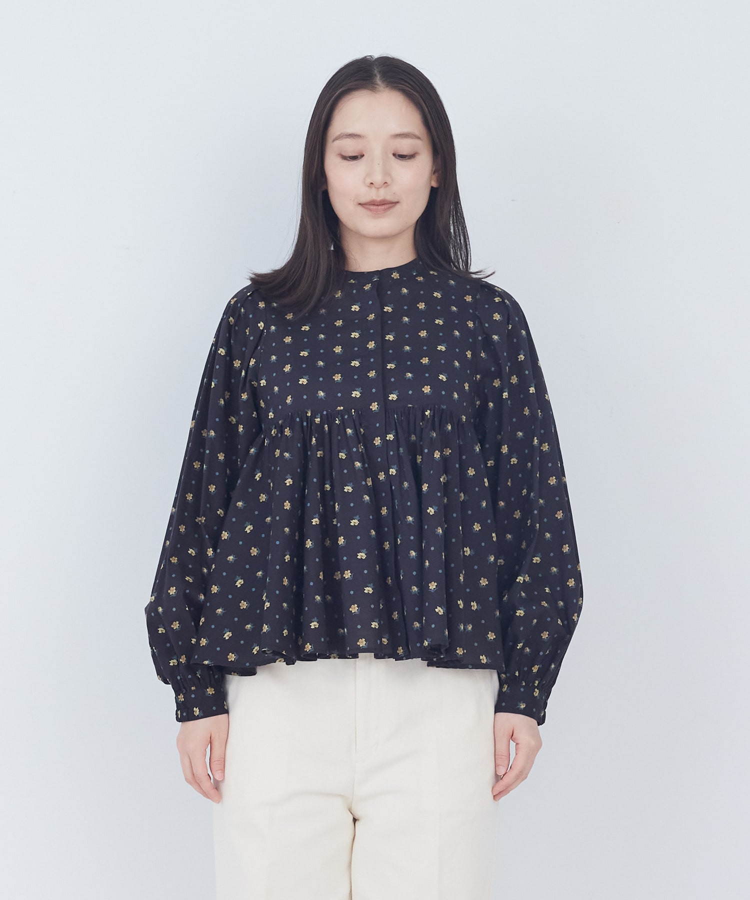 【ADIEU TRISTESSE】kazumiさんコラボ　リバティプリントブラウス 詳細画像 ブラック系その他 4