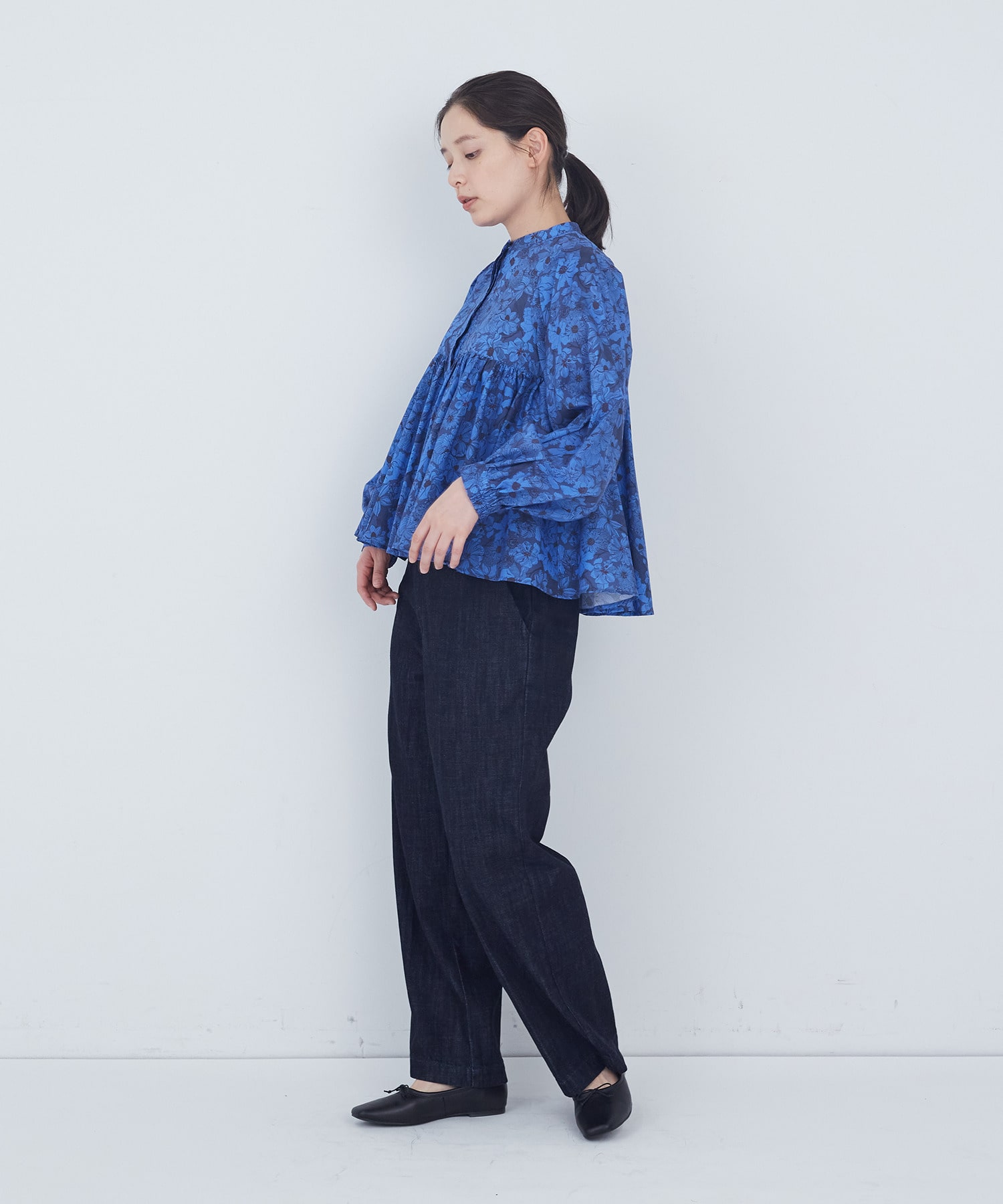 【ADIEU TRISTESSE】kazumiさんコラボ　リバティプリントブラウス 詳細画像 ブラック系その他 8