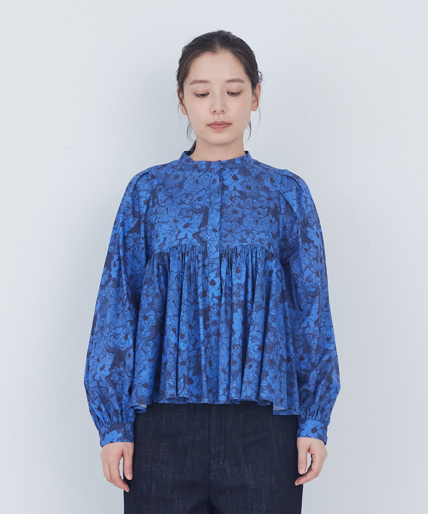 【ADIEU TRISTESSE】kazumiさんコラボ　リバティプリントブラウス 詳細画像 ブラック系その他 9