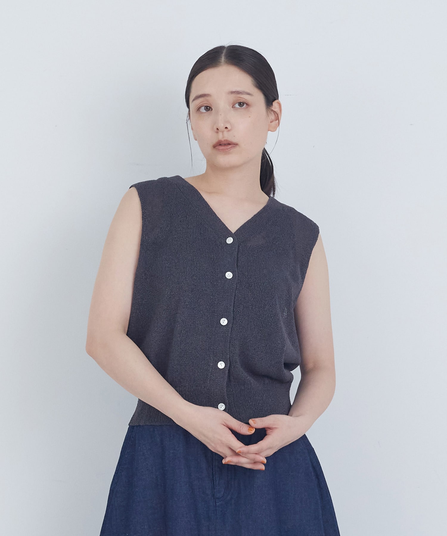 【ADIEU TRISTESSE】TSUMUGI和紙天竺ベスト 詳細画像 チャコールグレー 1