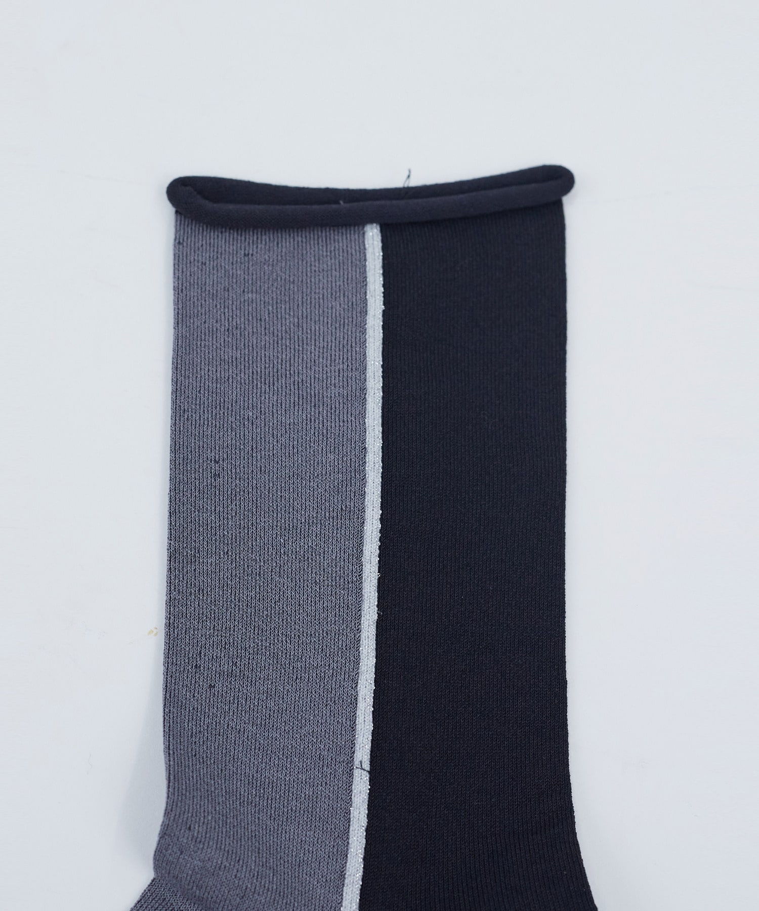 【ADIEU TRISTESSE】ラメライン入り配色ソックス 詳細画像 グレー系その他 5