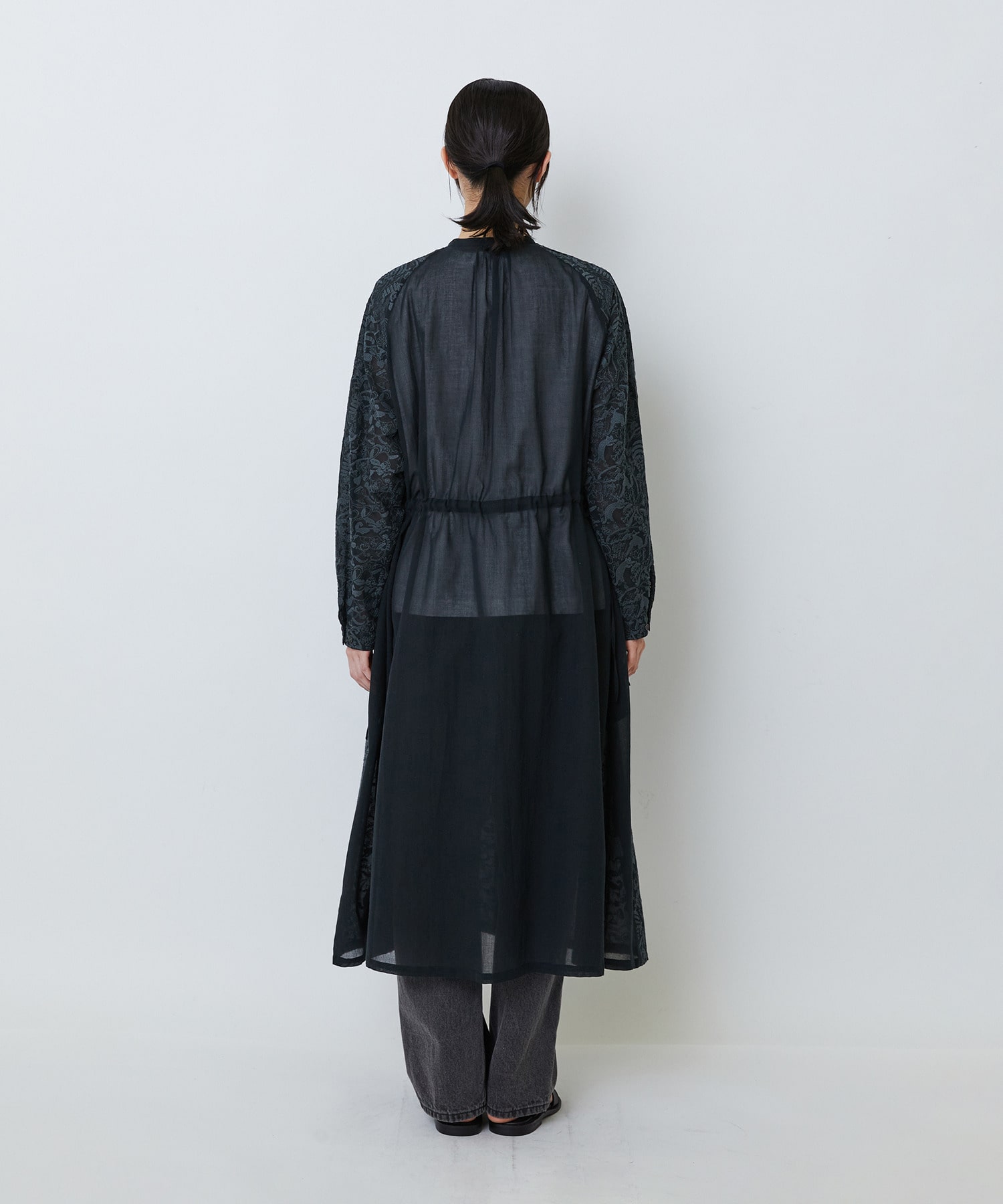 【LOISIR】【アーティストコラボ】LOISIR&times;TORANEKOBONBON エンブロイダリーワンピース 詳細画像 ブラック系その他 10