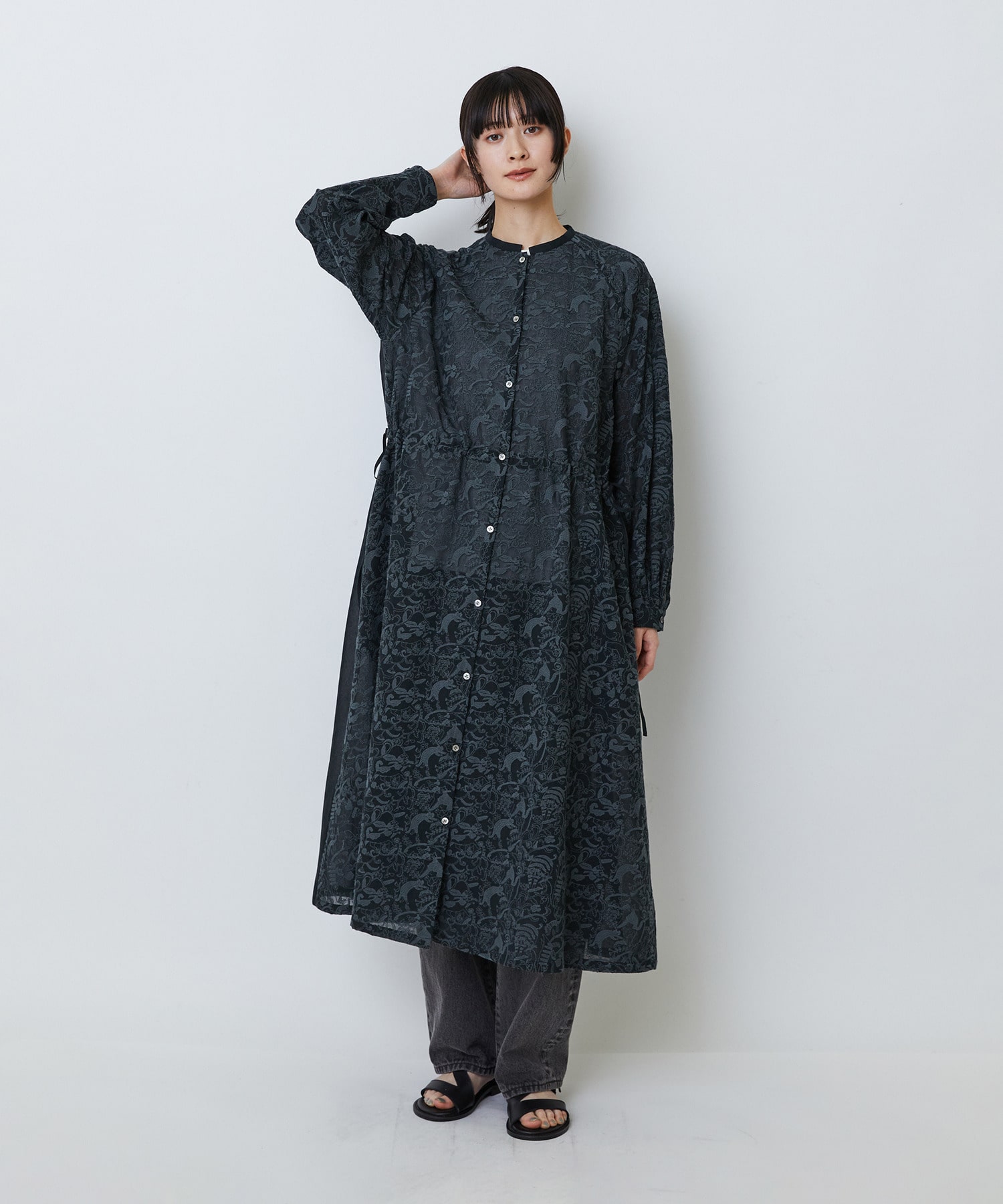 【LOISIR】【アーティストコラボ】LOISIR&times;TORANEKOBONBON エンブロイダリーワンピース 詳細画像 ブラック系その他 2