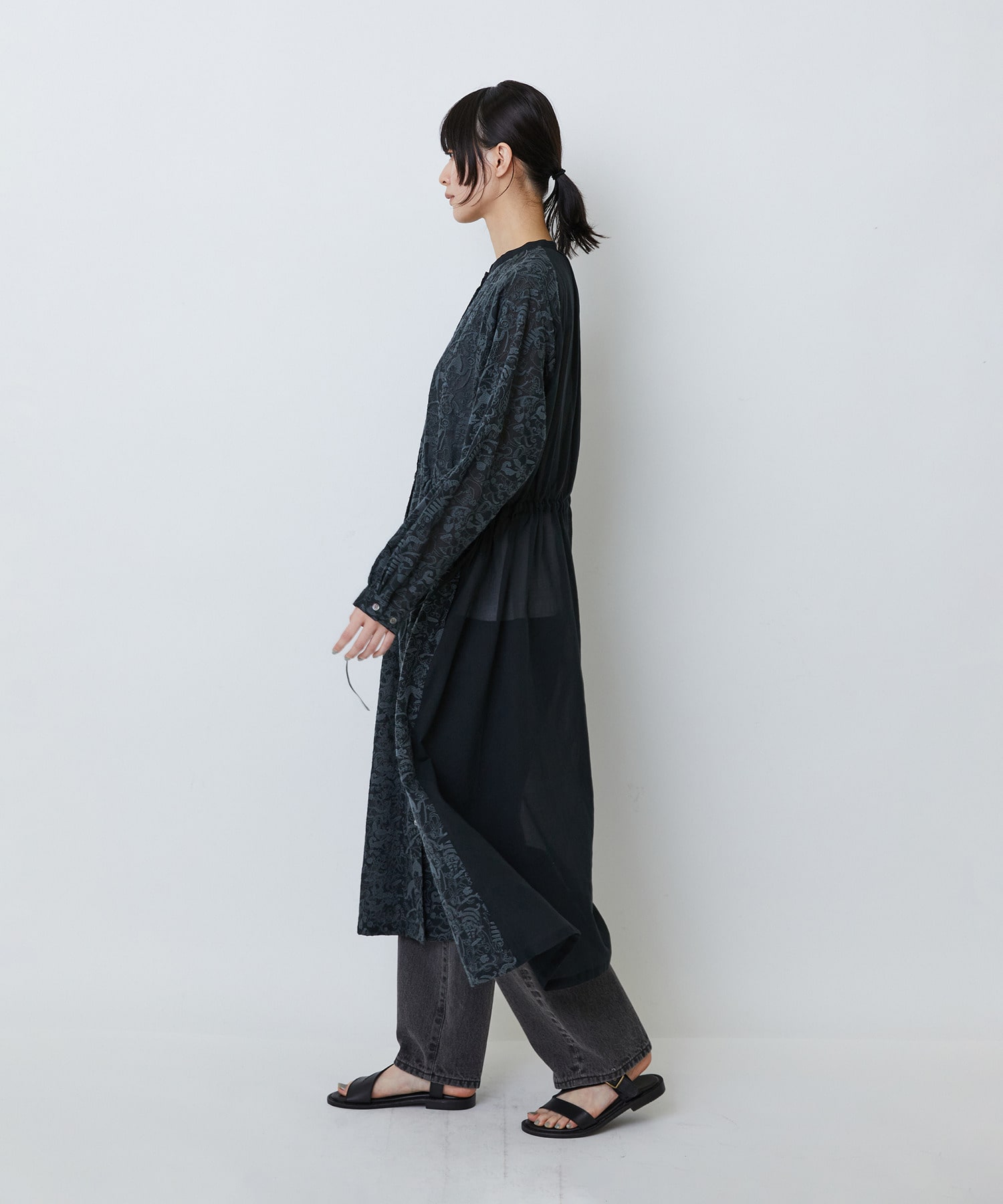 【LOISIR】【アーティストコラボ】LOISIR&times;TORANEKOBONBON エンブロイダリーワンピース 詳細画像 ブラック系その他 3