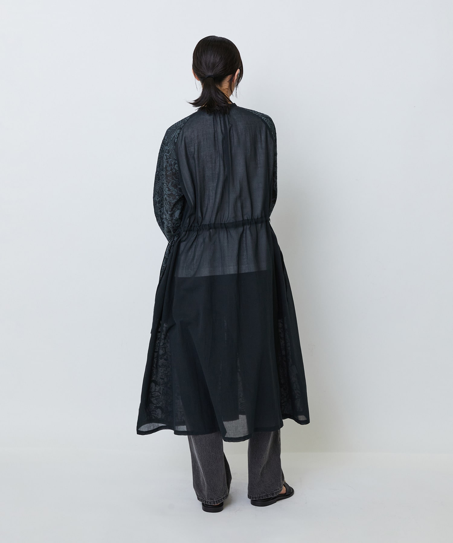 【LOISIR】【アーティストコラボ】LOISIR&times;TORANEKOBONBON エンブロイダリーワンピース 詳細画像 ブラック系その他 4