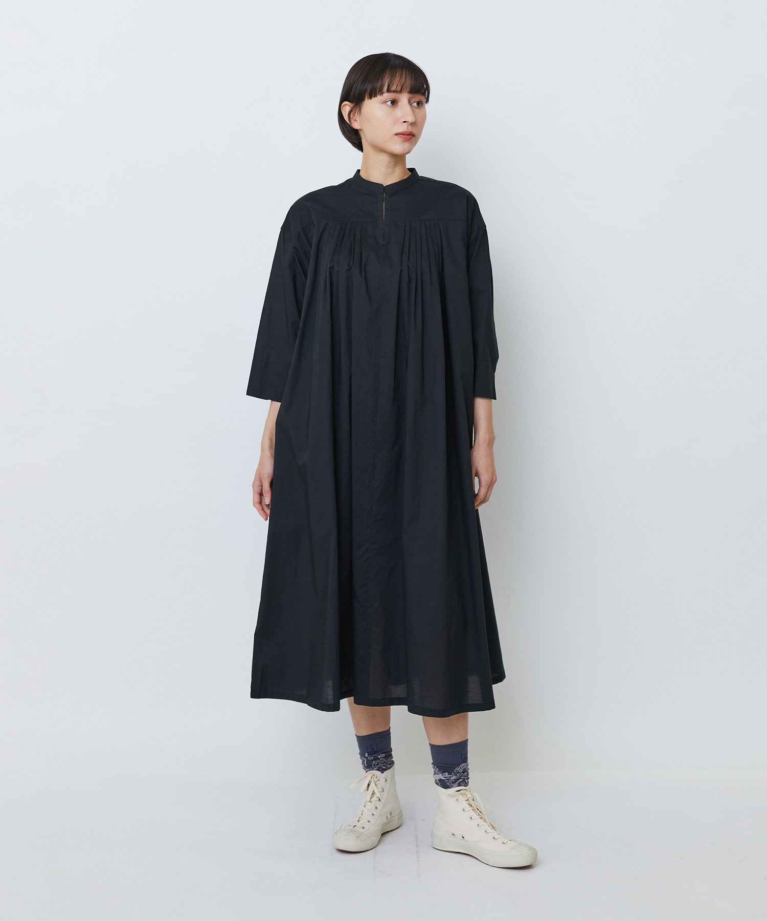 【LOISIR】オーガニックコットンローンスタンドカラーワンピース 詳細画像 ブラック 1