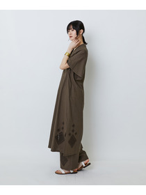 【LOISIR】コットンリネンクロス刺繍入りワンピース 詳細画像 ブラック 2