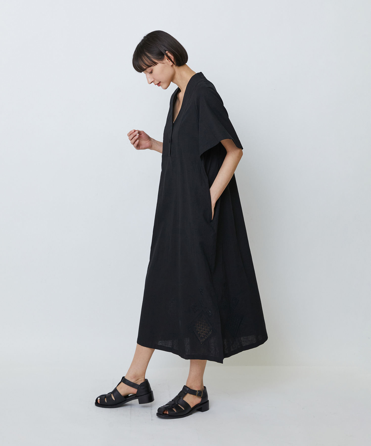 【LOISIR】コットンリネンクロス刺繍入りワンピース 詳細画像 ブラック 6