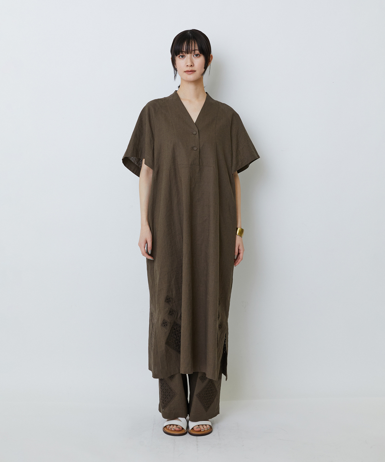 【LOISIR】コットンリネンクロス刺繍入りワンピース 詳細画像 ブラック 8