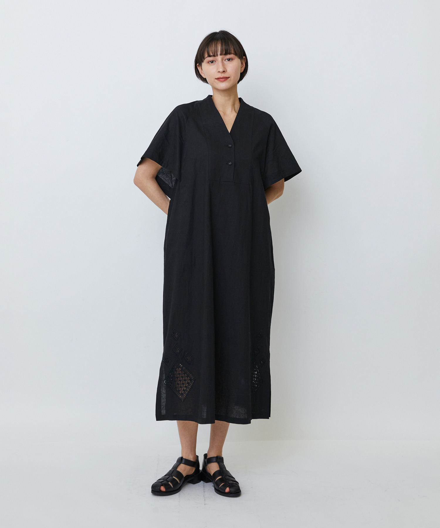 【LOISIR】コットンリネンクロス刺繍入りワンピース 詳細画像 ブラック 1