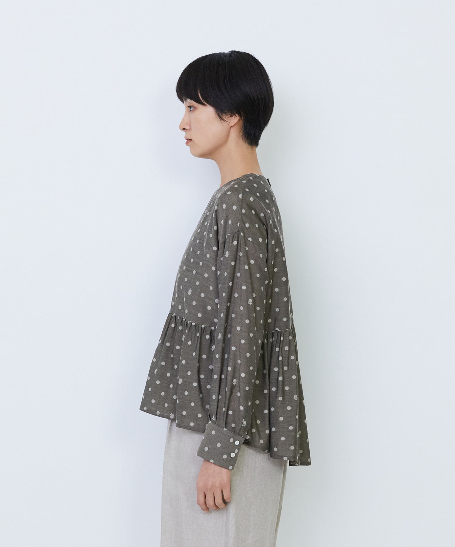 【LOISIR】オリジナル柄カットジャカードペプラムブラウス 詳細画像 ベージュ系その他 10