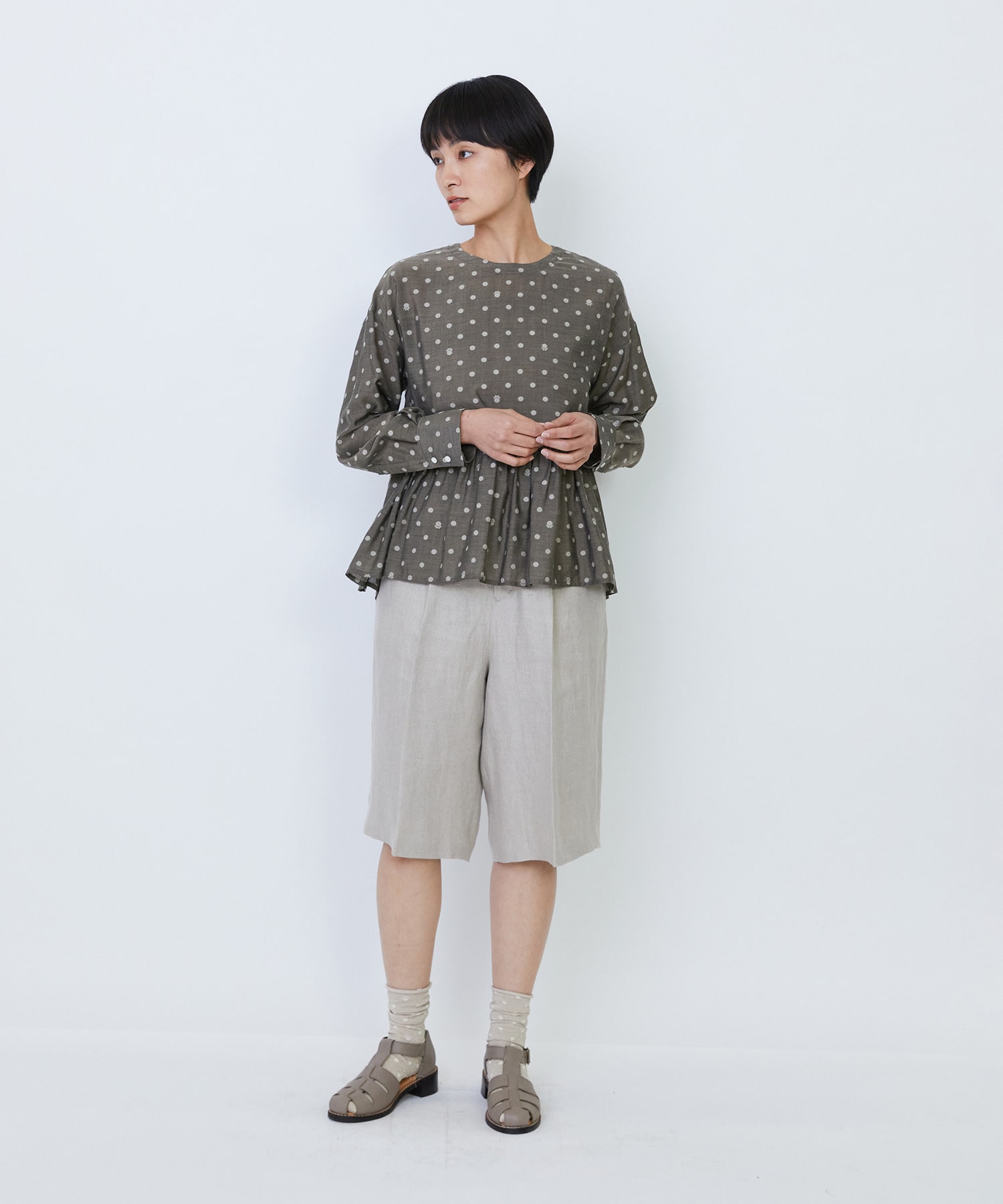 【LOISIR】オリジナル柄カットジャカードペプラムブラウス 詳細画像 ベージュ系その他 3