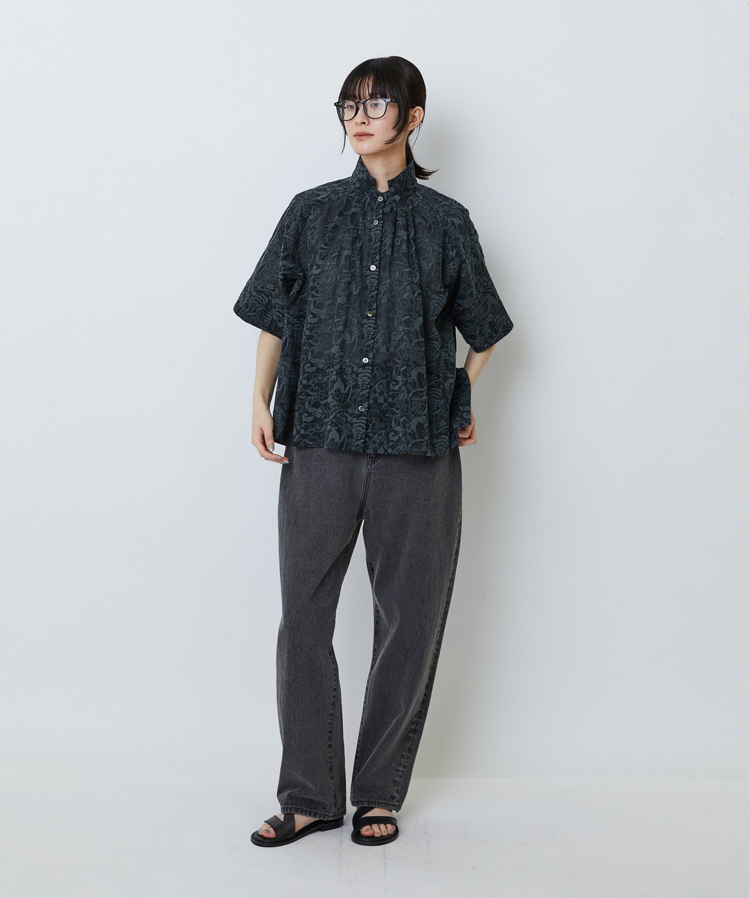 【LOISIR】【アーティストコラボ】LOISIR&times;TORANEKOBONBON エンブロイダリーAラインシャツ 詳細画像 ホワイト系その他 2