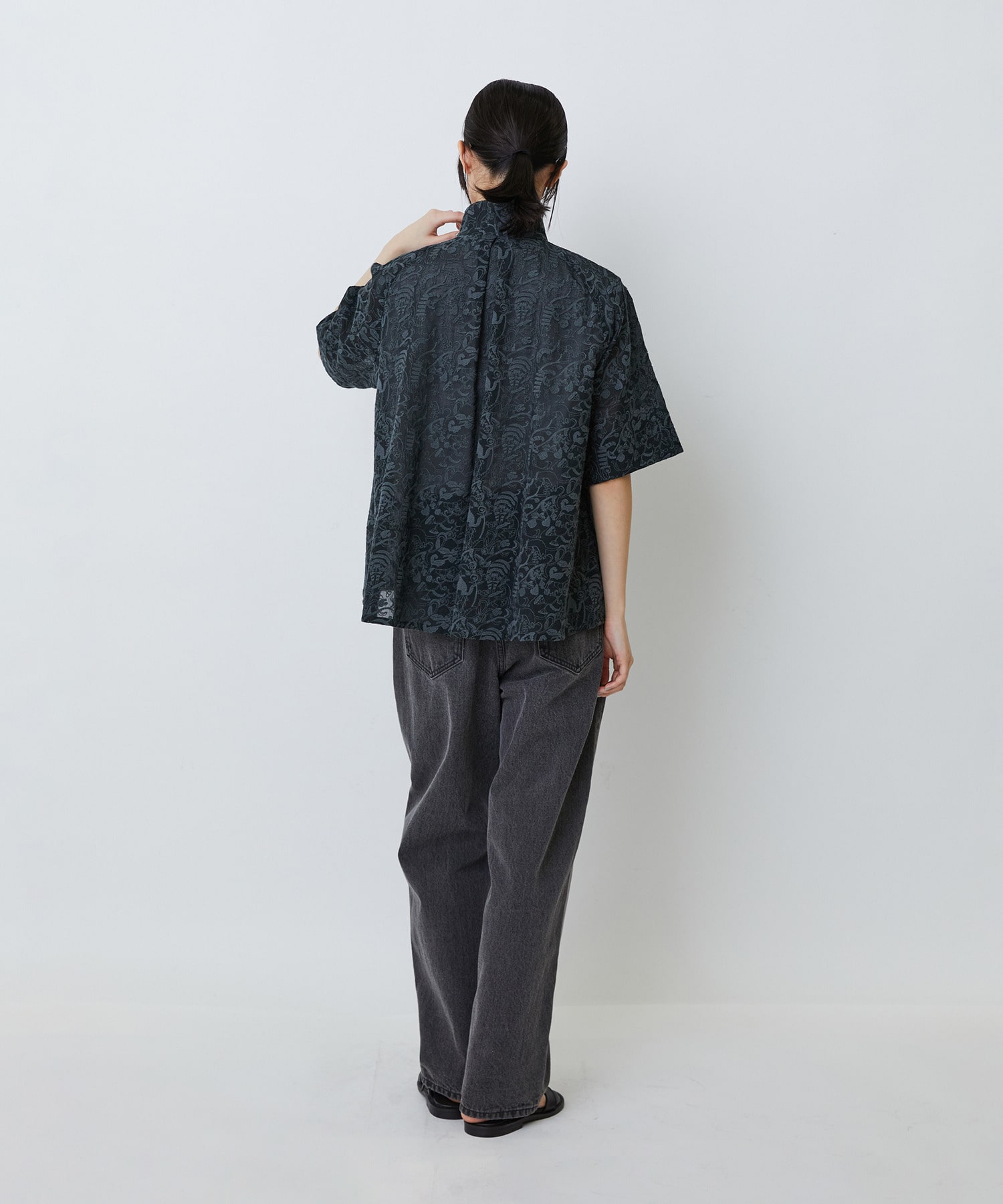 【LOISIR】【アーティストコラボ】LOISIR&times;TORANEKOBONBON エンブロイダリーAラインシャツ 詳細画像 ホワイト系その他 4