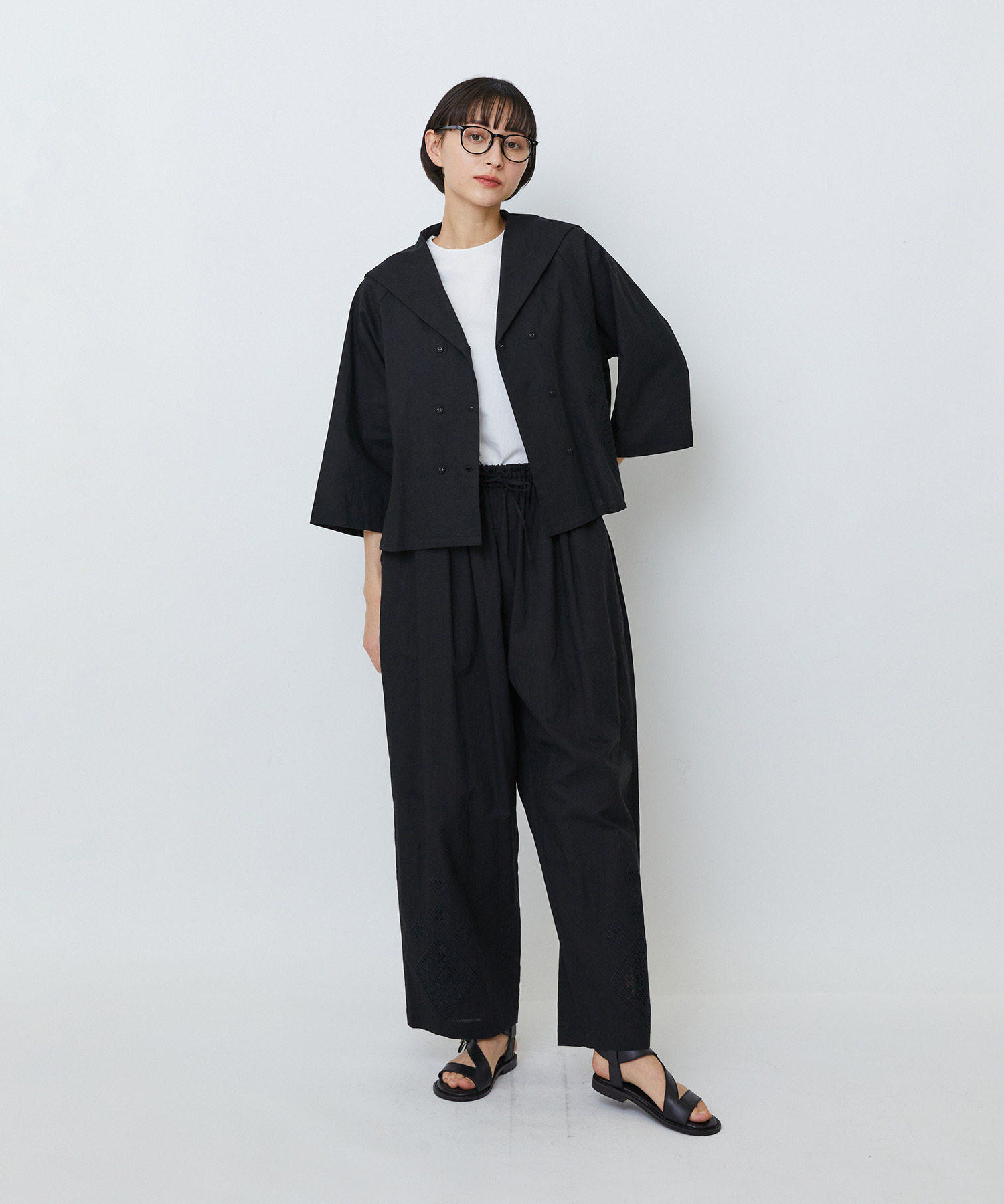 【LOISIR】コットンリネンクロス刺繍入りセーラーカラーブラウス 詳細画像 ブラック 1