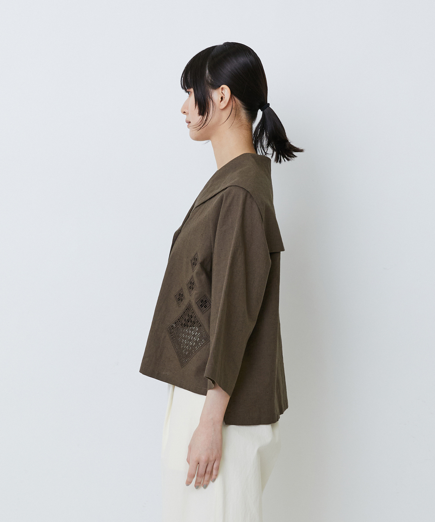 【LOISIR】コットンリネンクロス刺繍入りセーラーカラーブラウス 詳細画像 ブラック 12