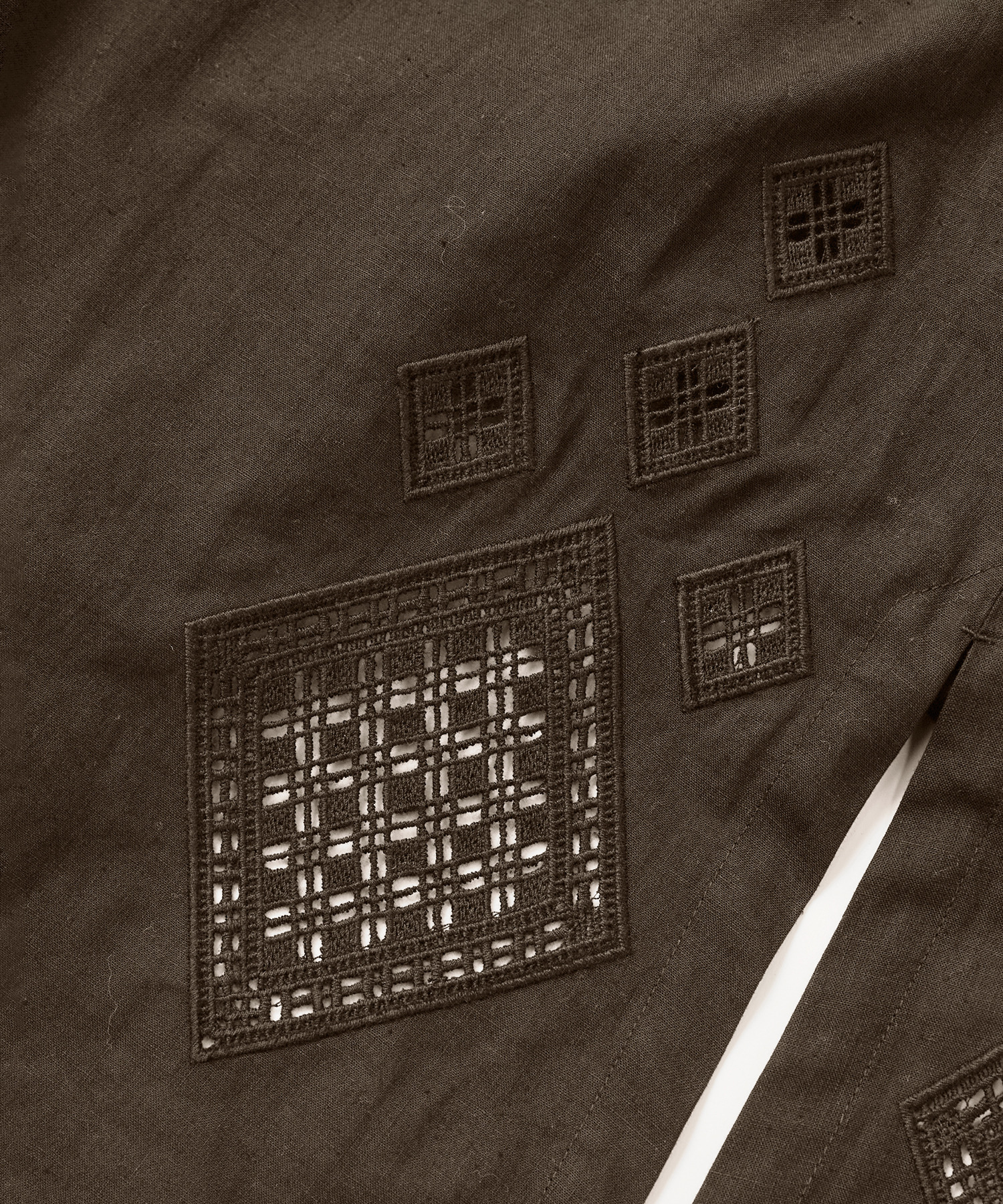 【LOISIR】コットンリネンクロス刺繍入りセーラーカラーブラウス 詳細画像 ブラック 17