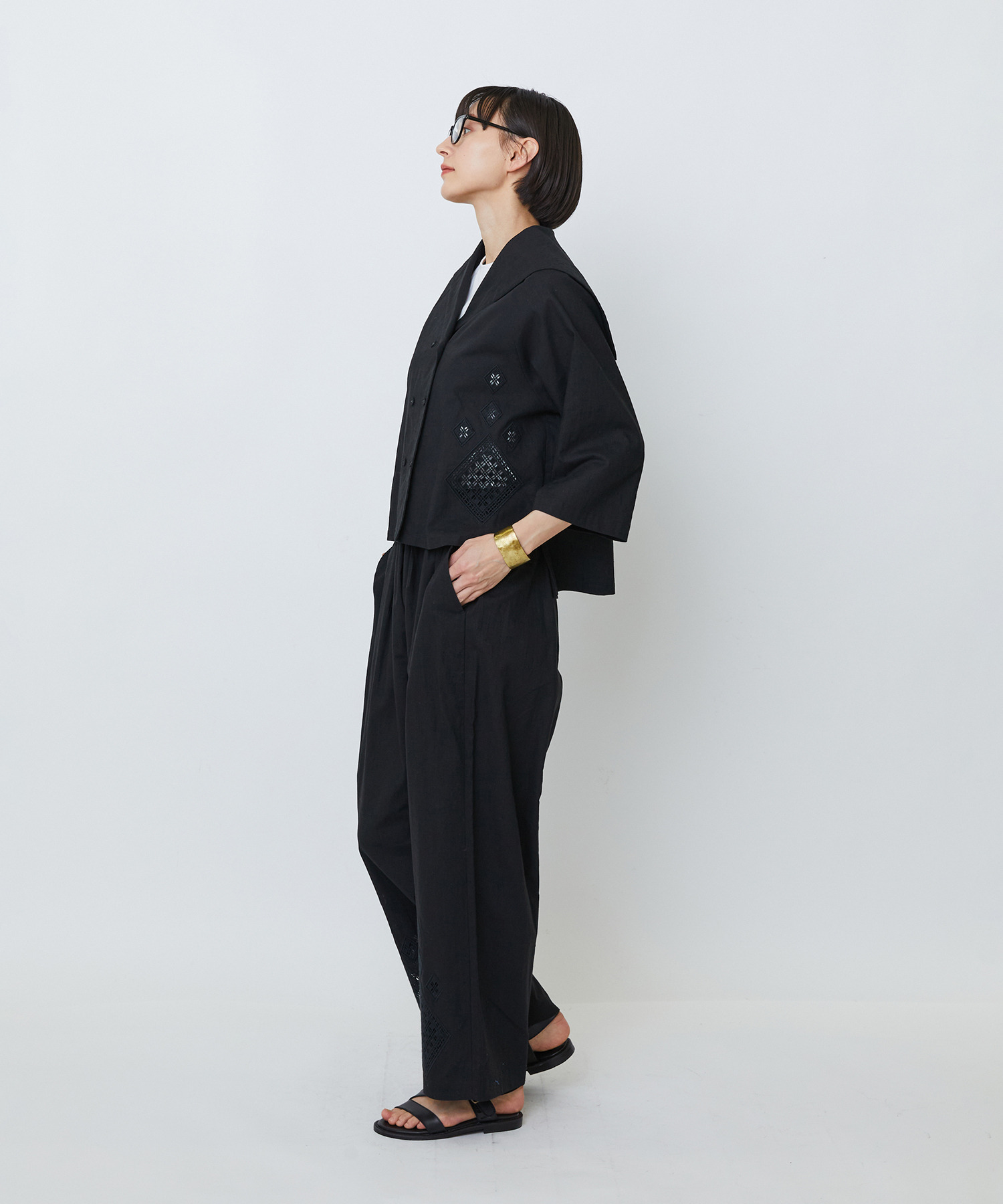 【LOISIR】コットンリネンクロス刺繍入りセーラーカラーブラウス 詳細画像 ブラック 3