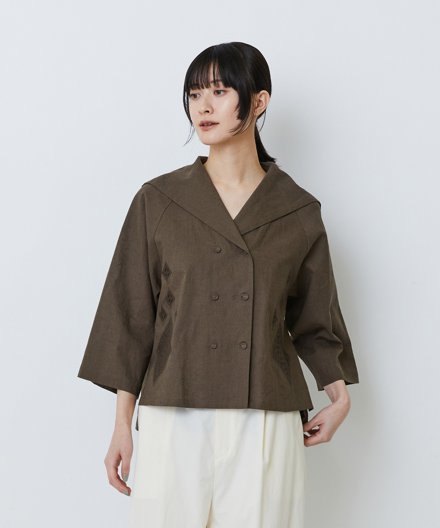 【LOISIR】コットンリネンクロス刺繍入りセーラーカラーブラウス 詳細画像 カーキ 1