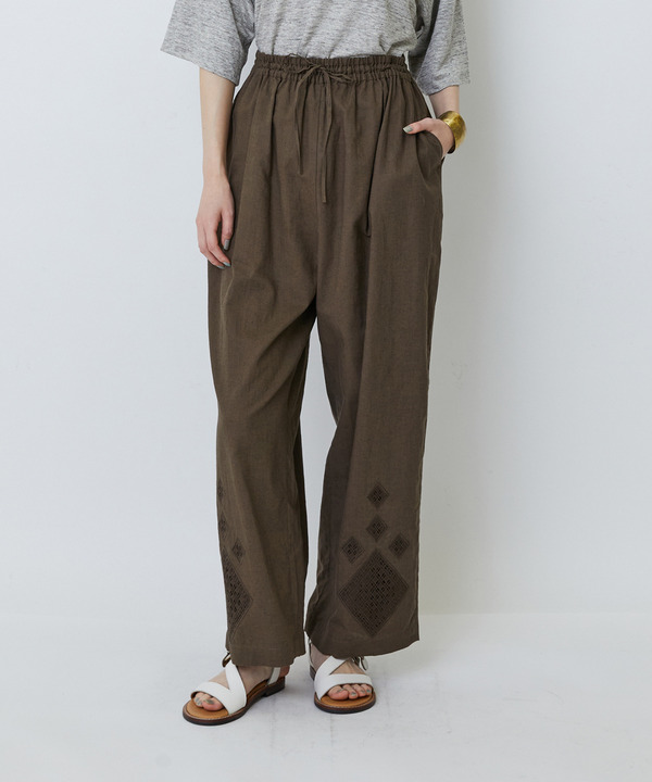 コットンリネンクロス刺繍入りイージーパンツ 詳細画像 カーキ 1