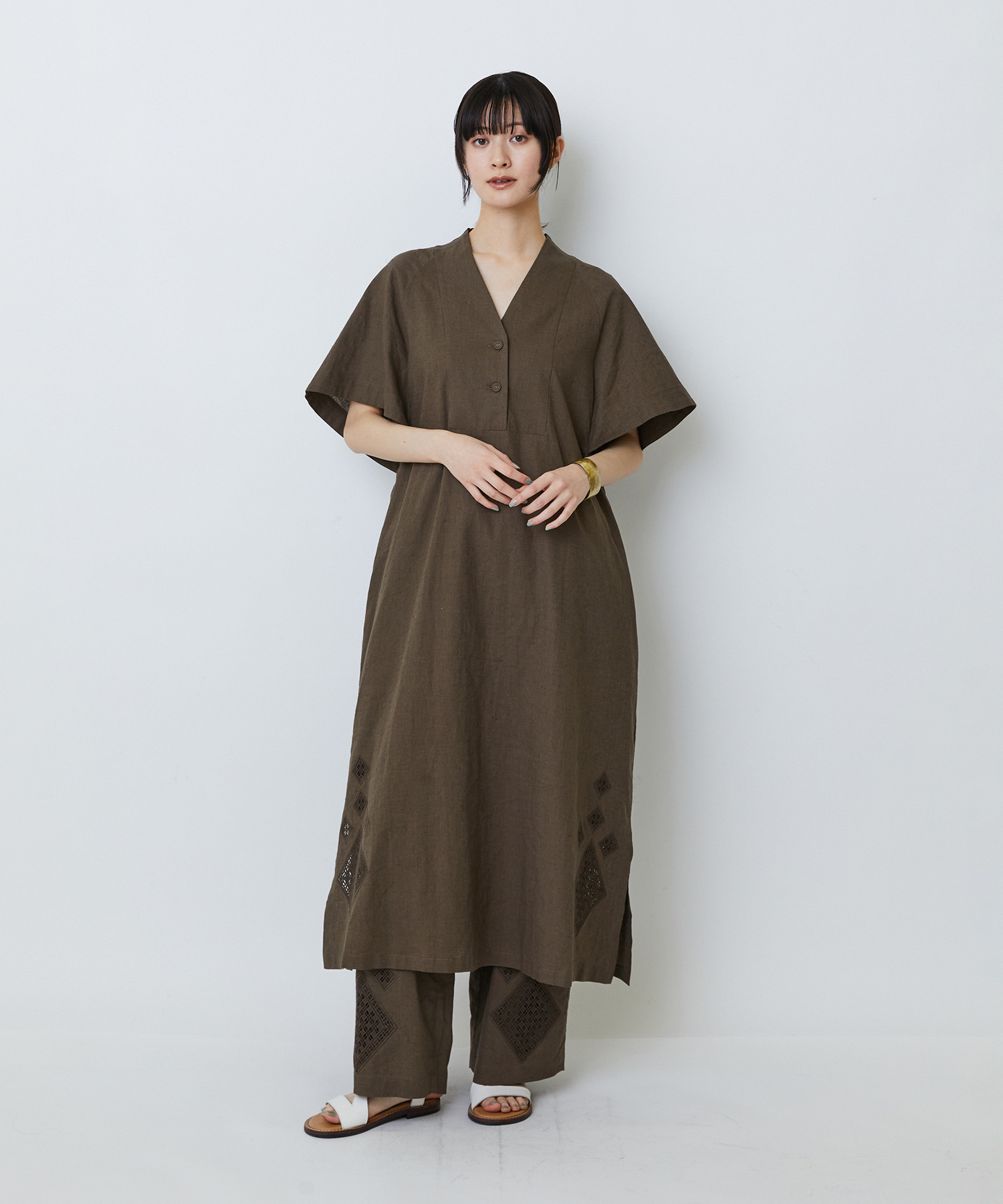 【LOISIR】コットンリネンクロス刺繍入りイージーパンツ 詳細画像 カーキ 1