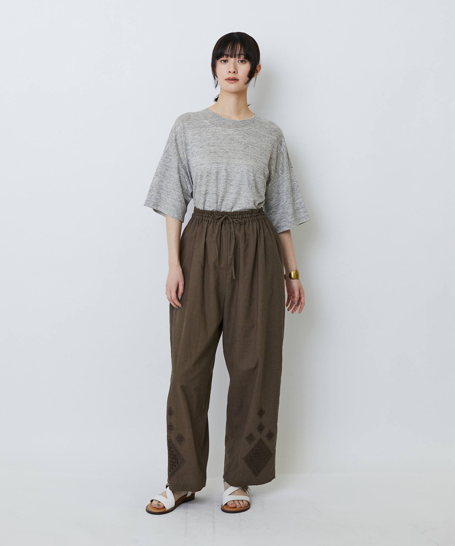 【LOISIR】コットンリネンクロス刺繍入りイージーパンツ 詳細画像 カーキ 3