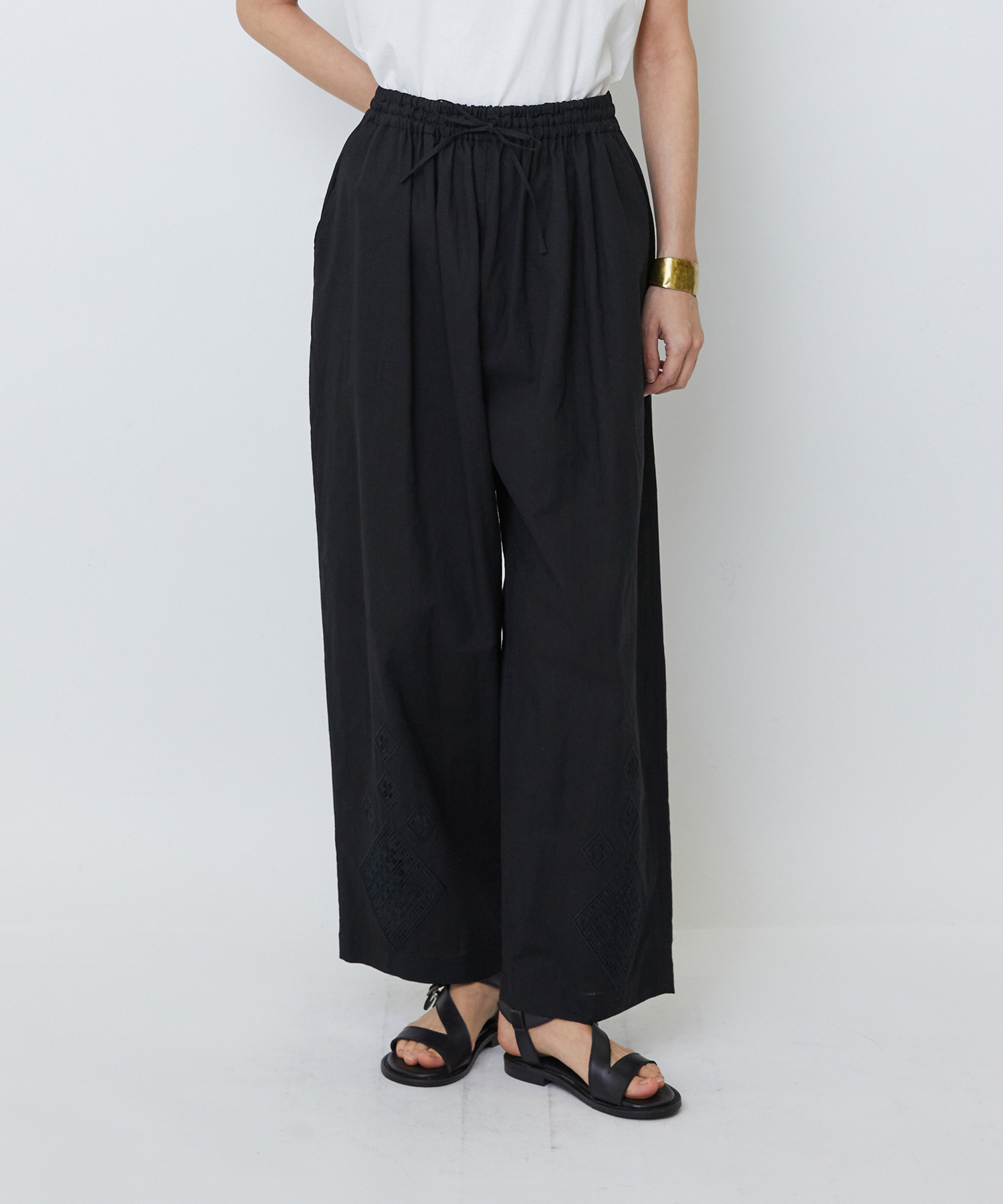 【LOISIR】コットンリネンクロス刺繍入りイージーパンツ 詳細画像 ブラック 1