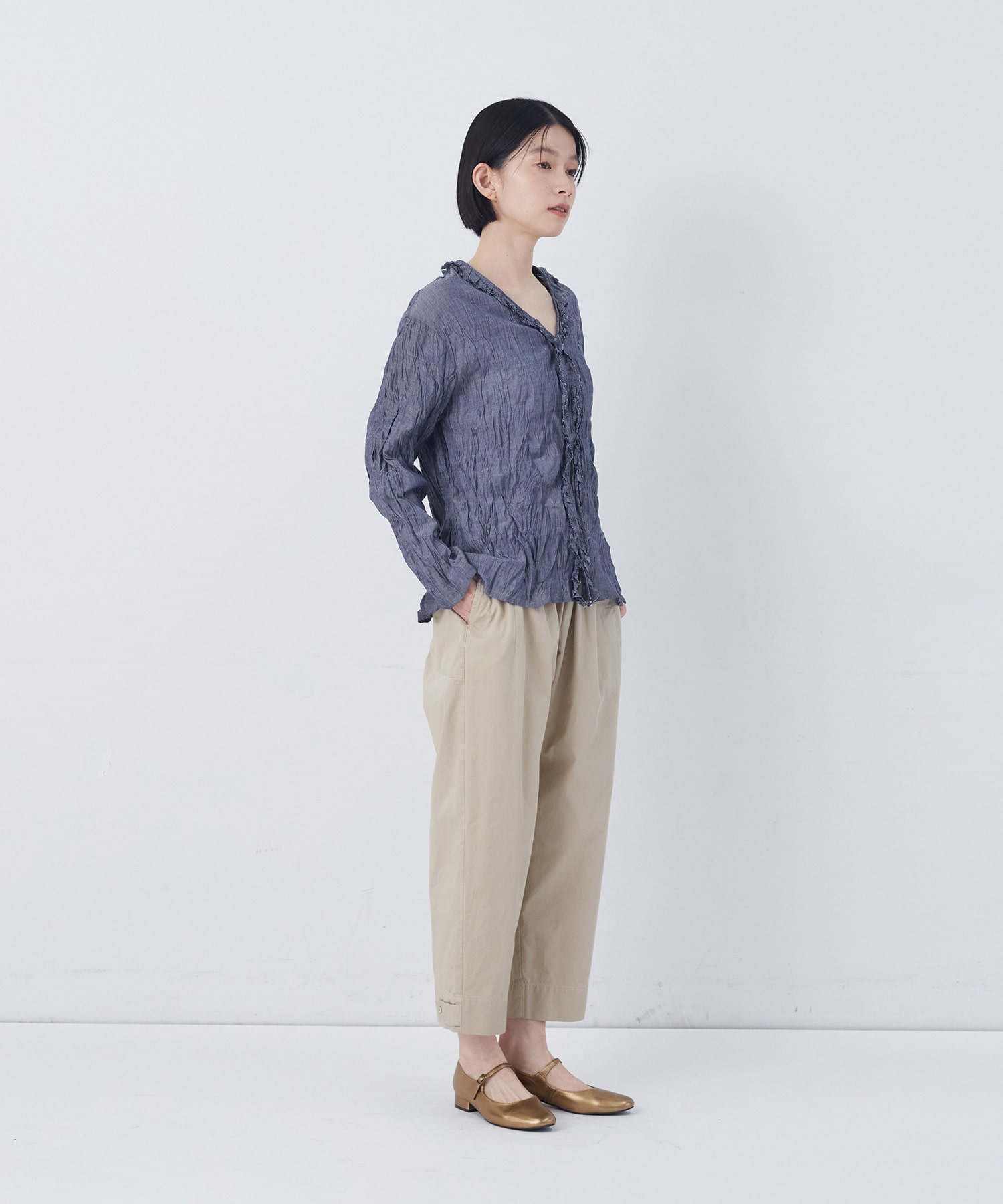 【congés payés】クリンクル加工Ｖネックフリルシャツ 詳細画像 ネイビー 17