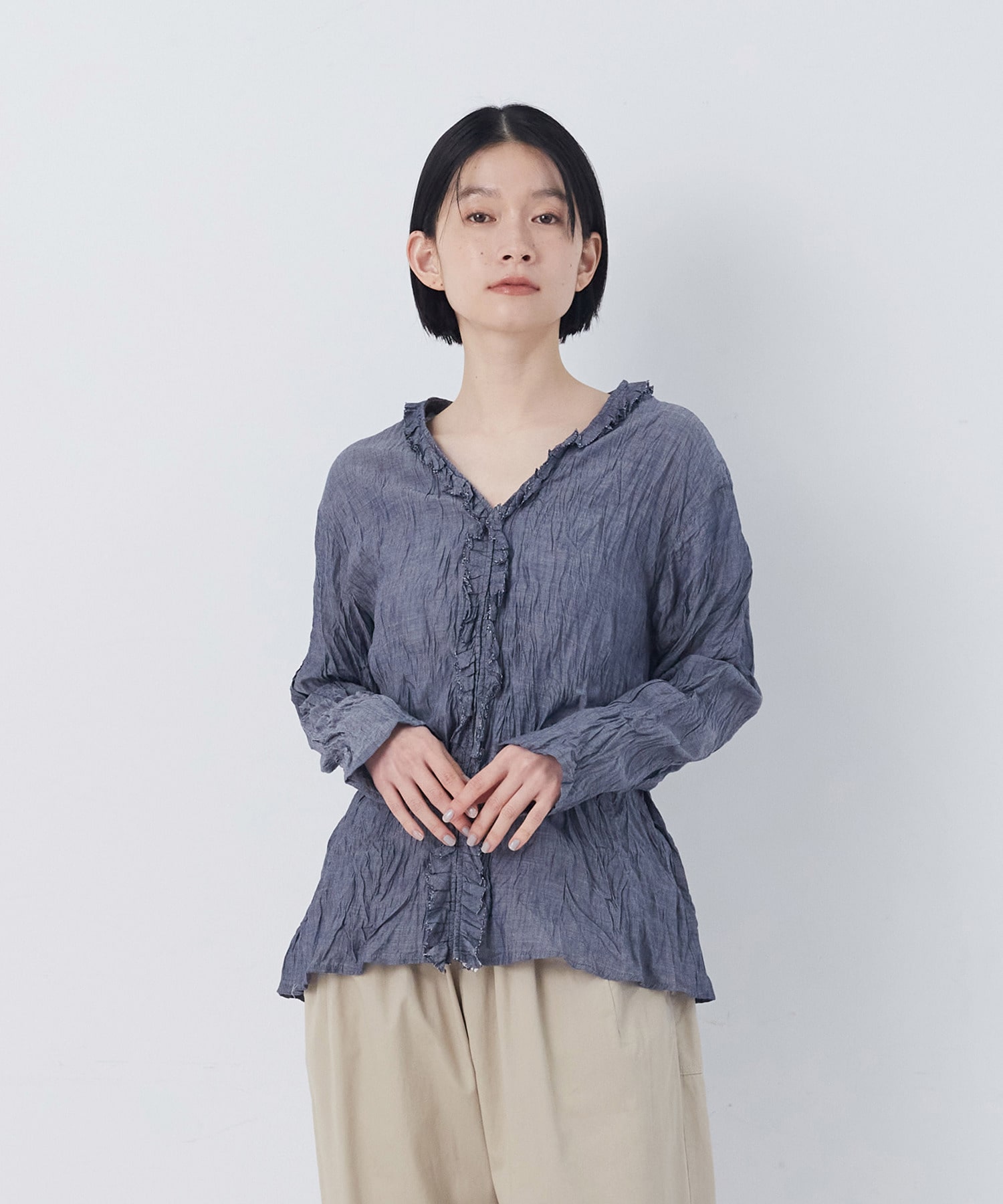 【congés payés】クリンクル加工Ｖネックフリルシャツ 詳細画像 ネイビー 19