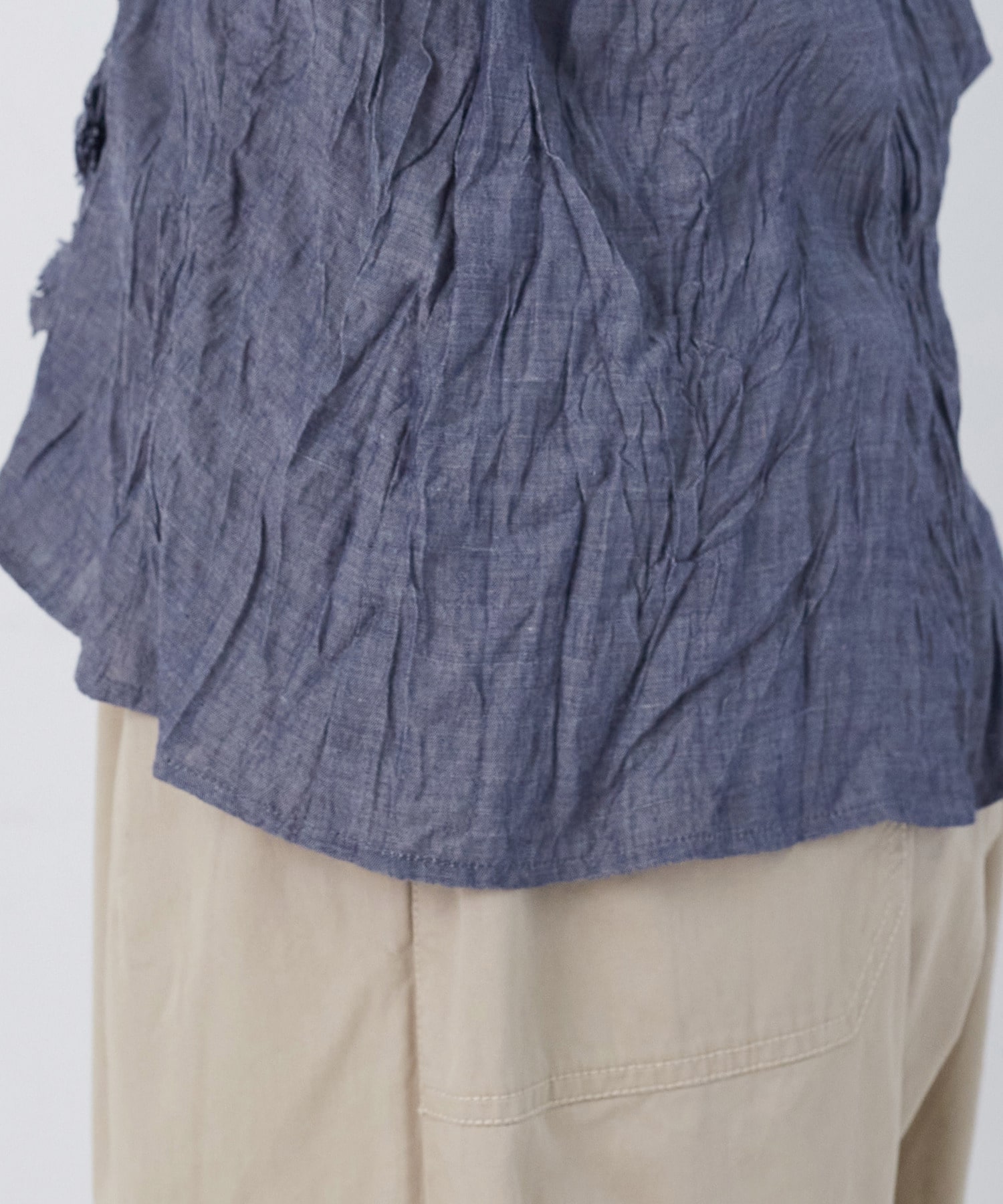 【congés payés】クリンクル加工Ｖネックフリルシャツ 詳細画像 ネイビー 26